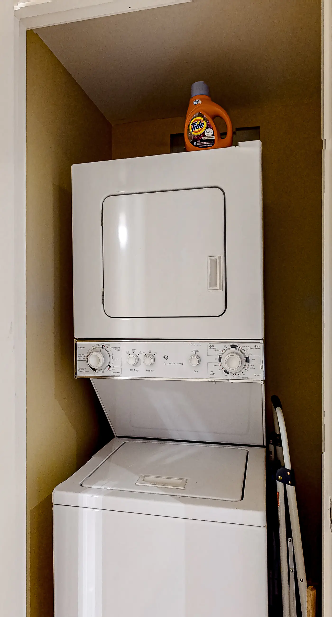 Bright condo with lagoon pool, hot tub, golf, private W/D & central AC