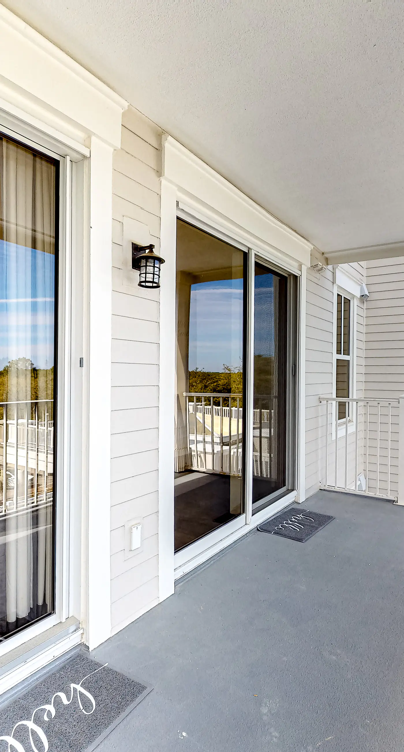 Bright condo with lagoon pool, hot tub, golf, private W/D & central AC