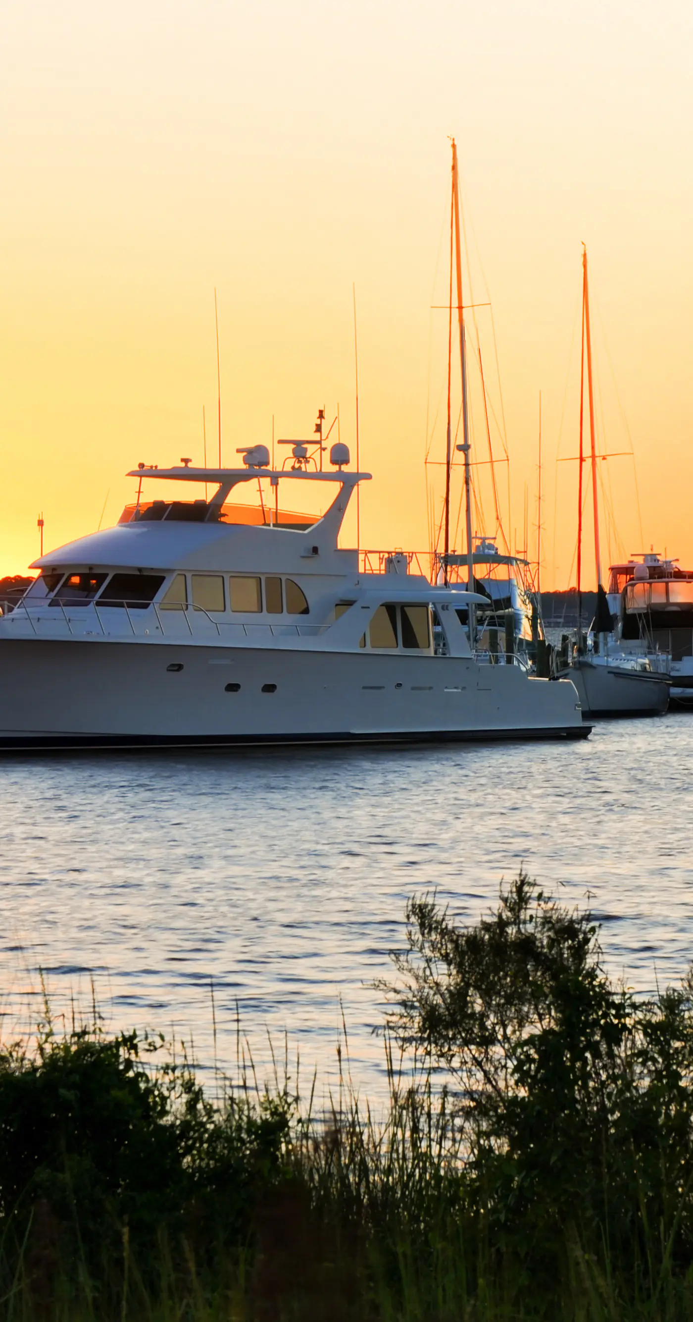 Bright condo with lagoon pool, hot tub, golf, private W/D & central AC