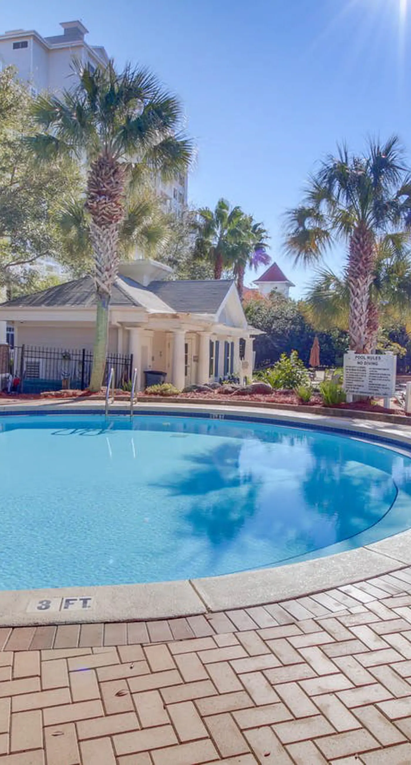 Bright condo with lagoon pool, hot tub, golf, private W/D & central AC