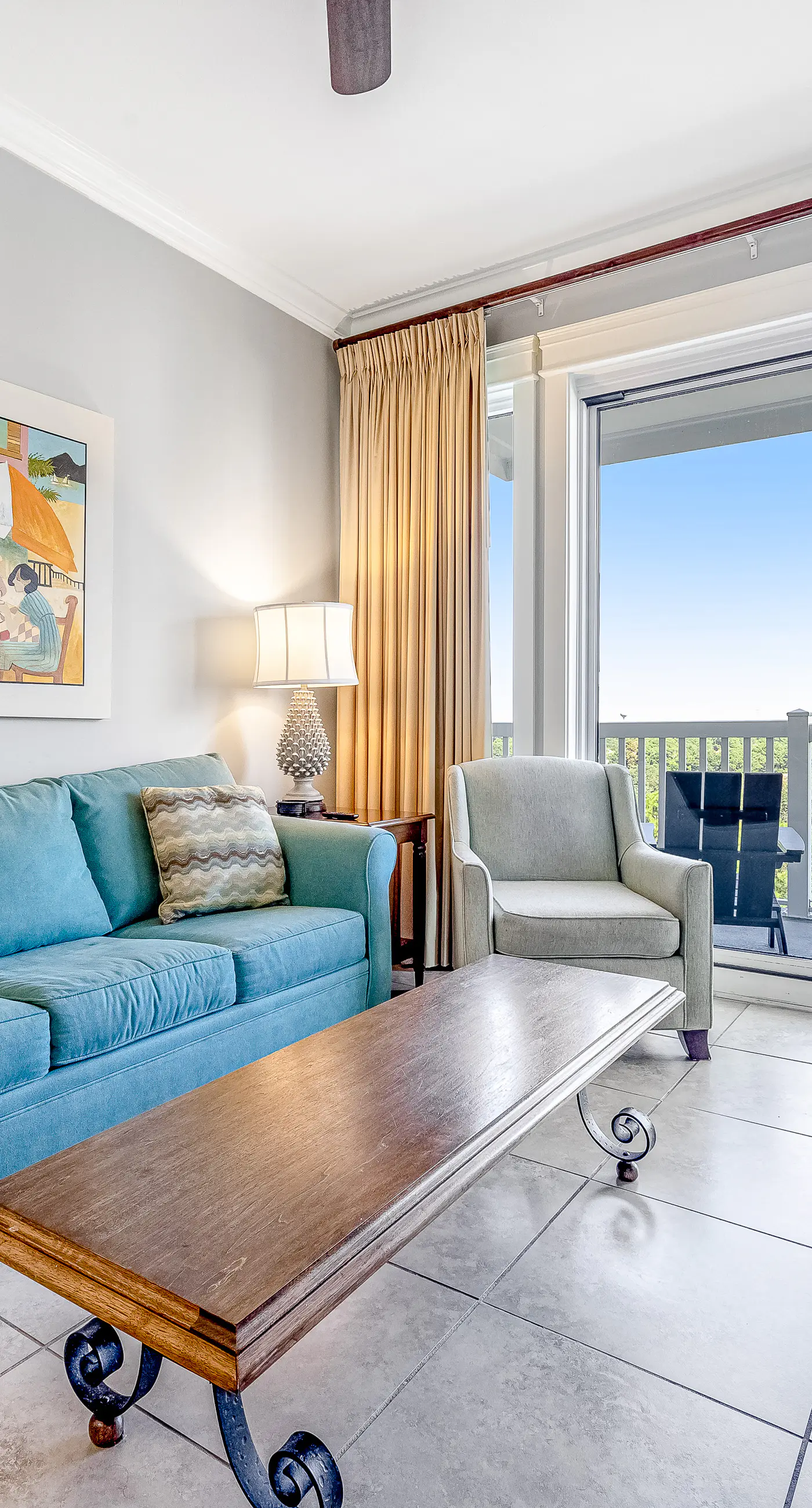 Vibrant seventh-floor condo with pool, hot tub, sauna, private W/D & fast WiFi