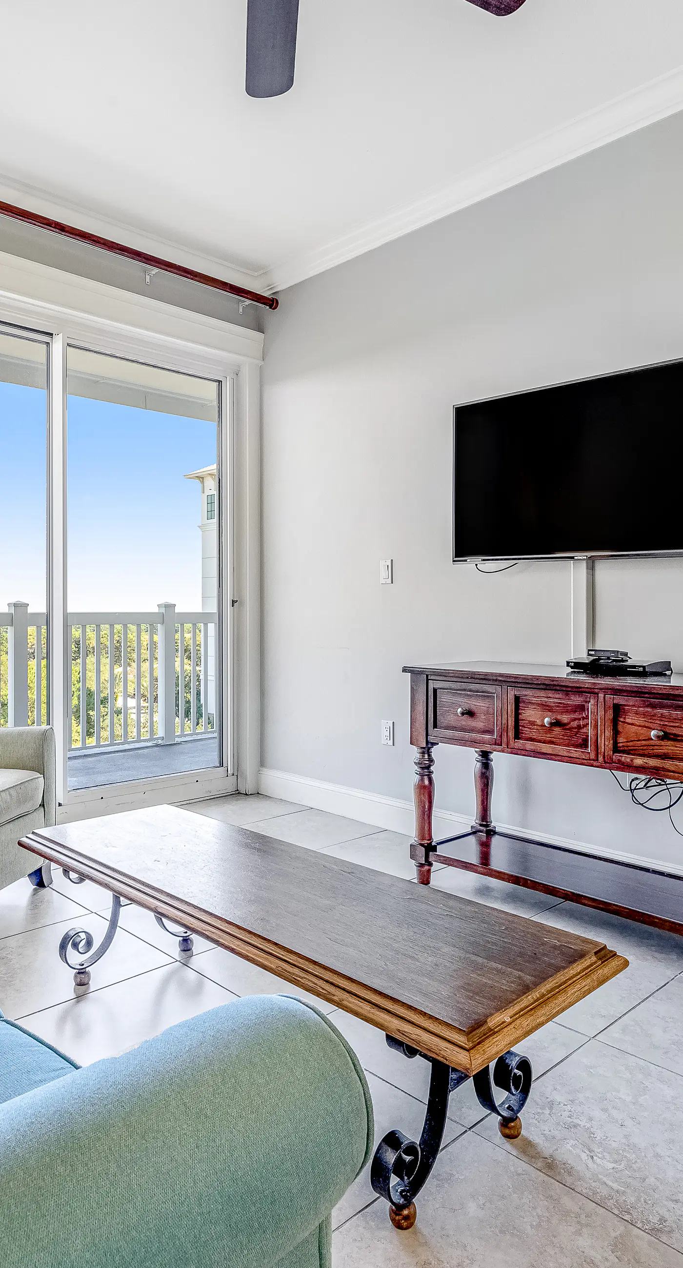 Vibrant seventh-floor condo with pool, hot tub, sauna, private W/D & fast WiFi