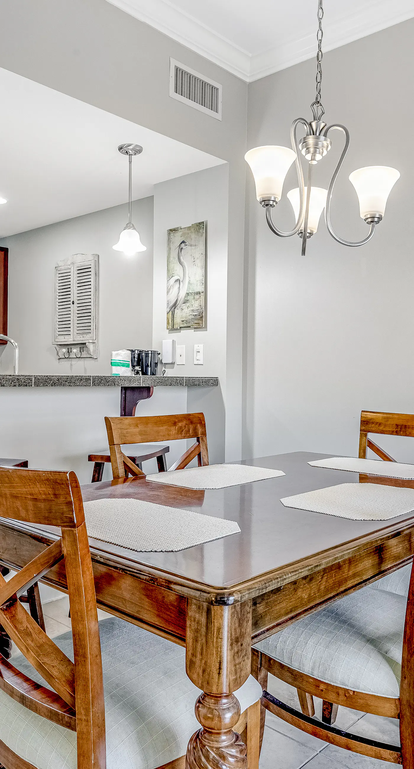 Vibrant seventh-floor condo with pool, hot tub, sauna, private W/D & fast WiFi