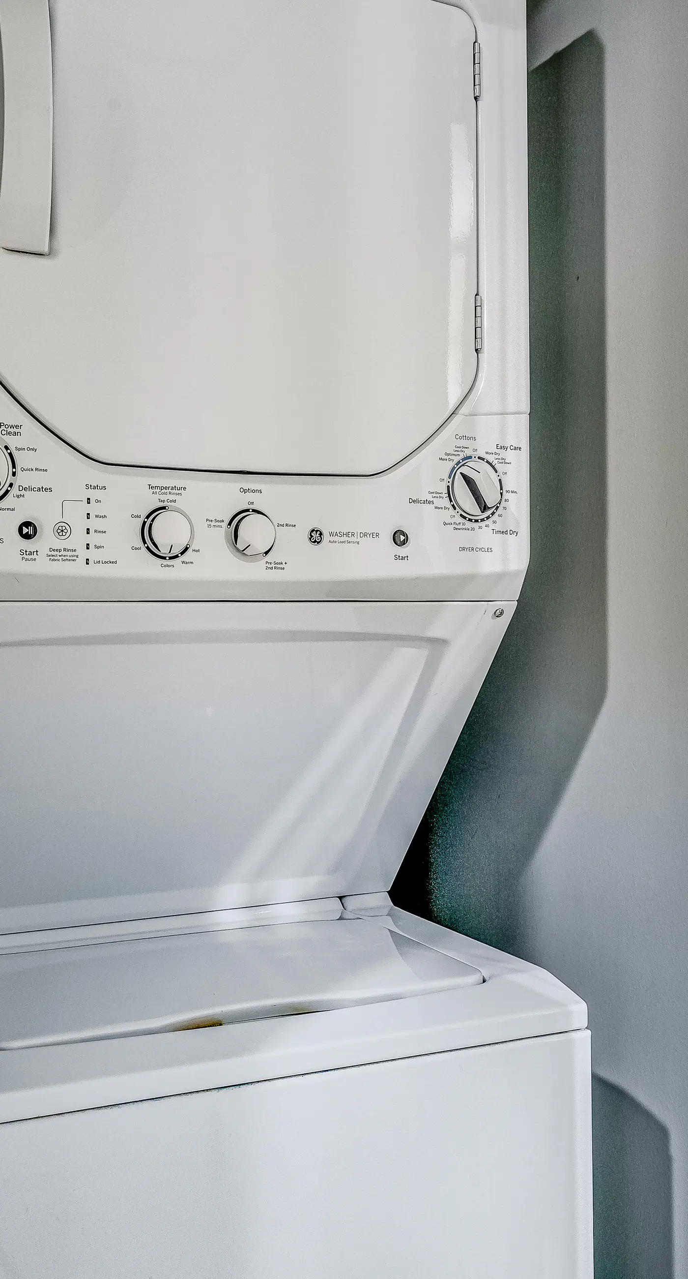 Vibrant seventh-floor condo with pool, hot tub, sauna, private W/D & fast WiFi