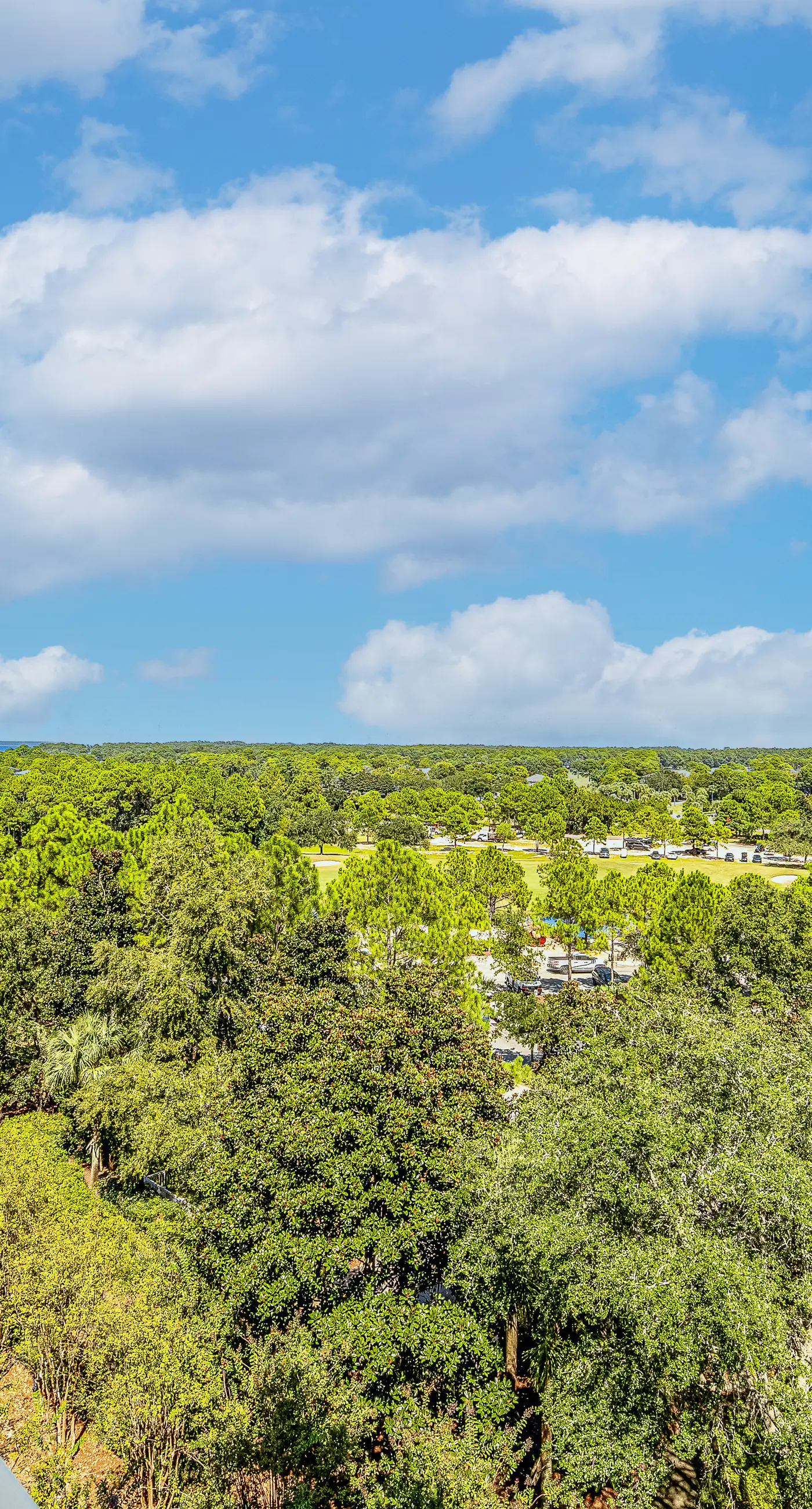 Vibrant seventh-floor condo with pool, hot tub, sauna, private W/D & fast WiFi