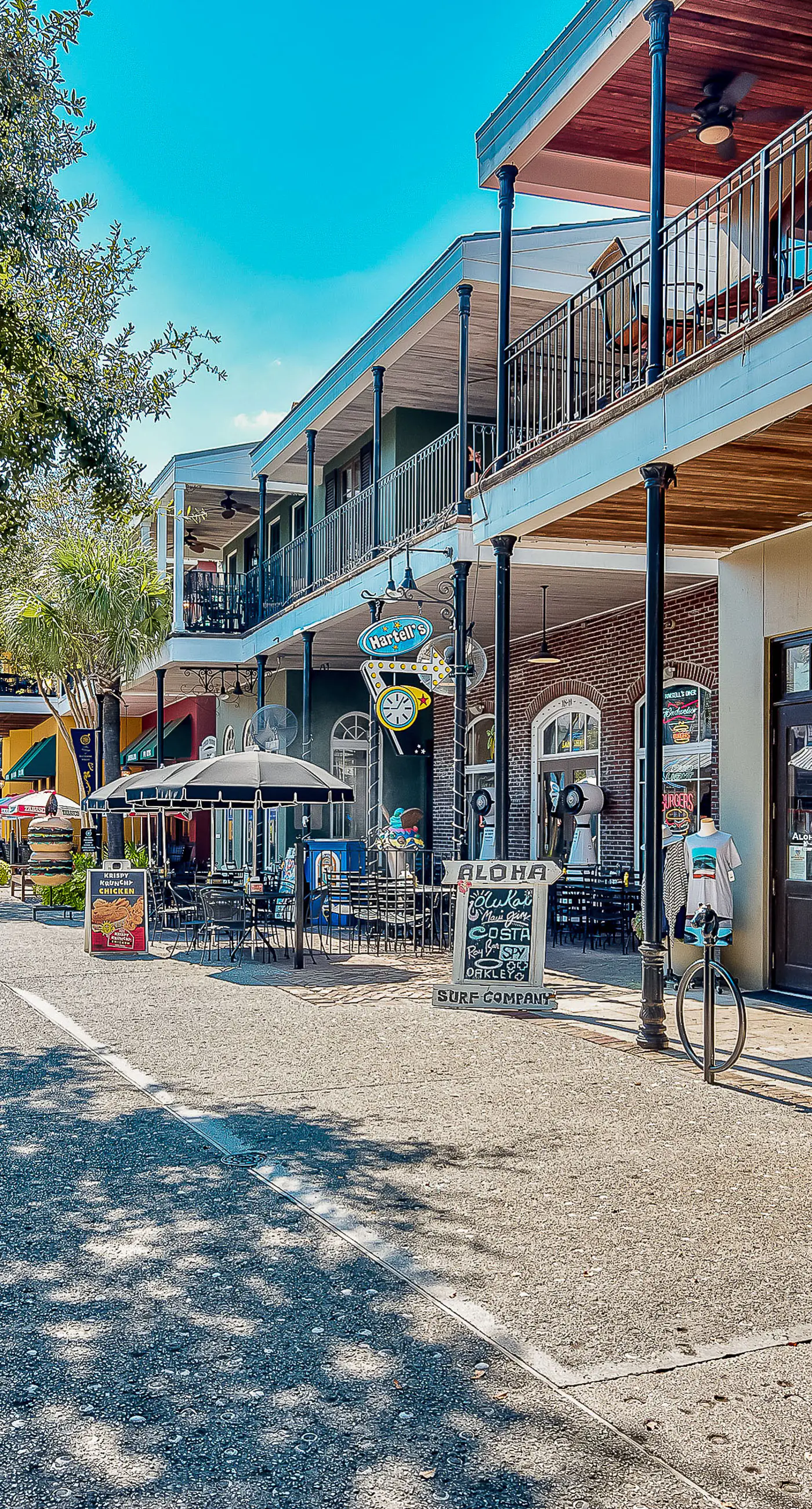 Vibrant seventh-floor condo with pool, hot tub, sauna, private W/D & fast WiFi
