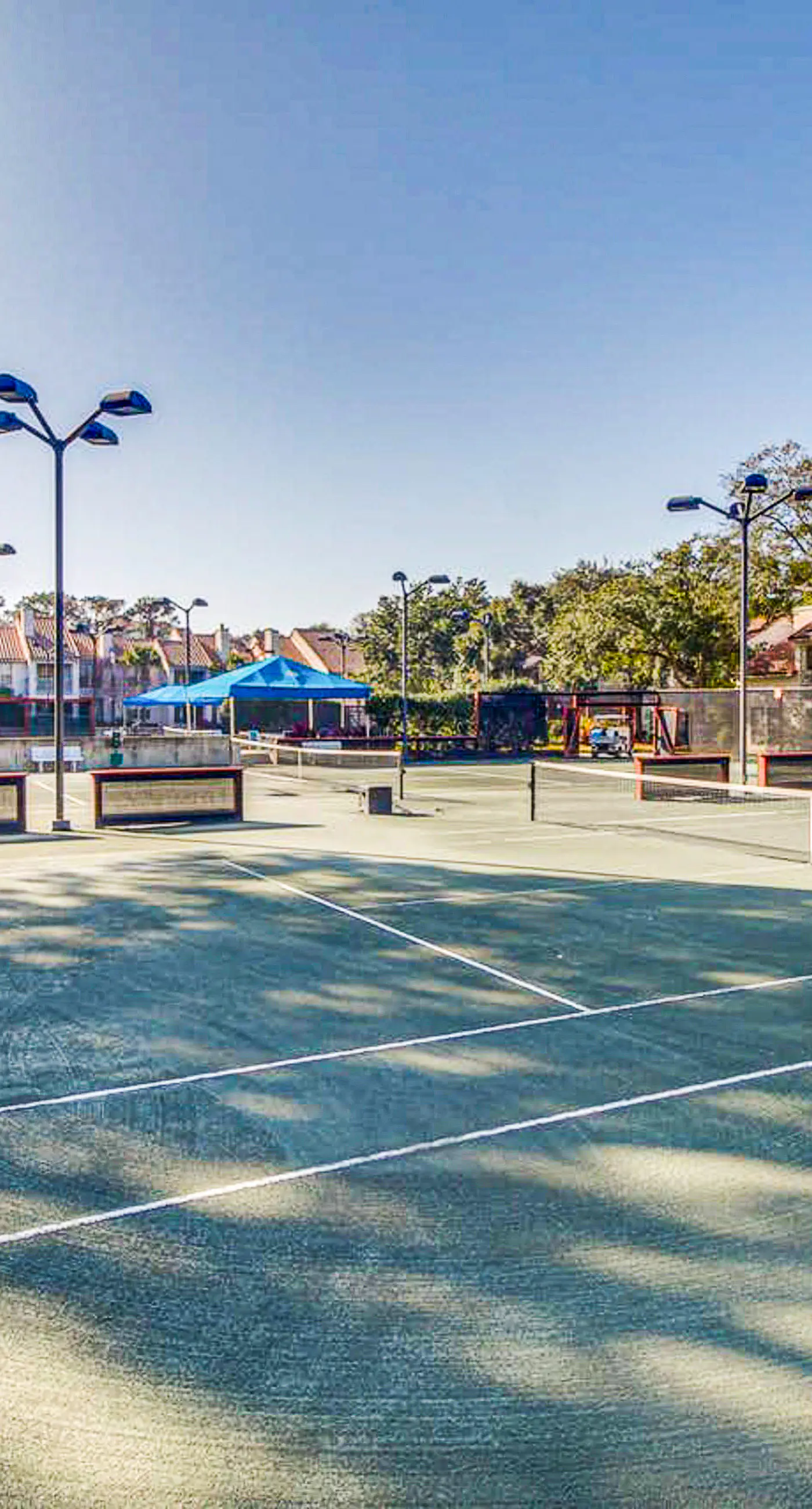 Vibrant seventh-floor condo with pool, hot tub, sauna, private W/D & fast WiFi