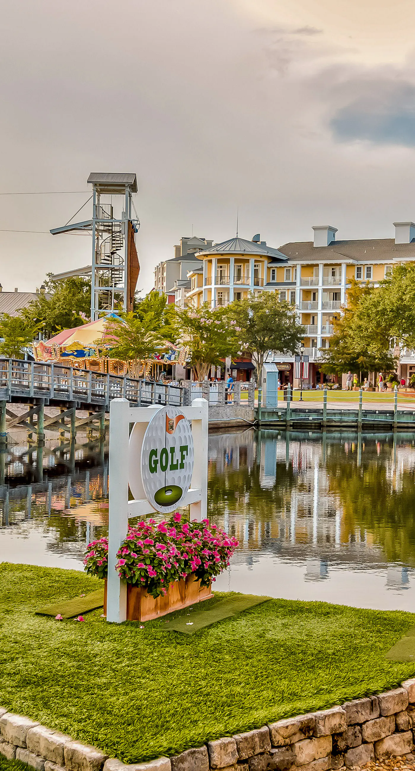 Vibrant seventh-floor condo with pool, hot tub, sauna, private W/D & fast WiFi