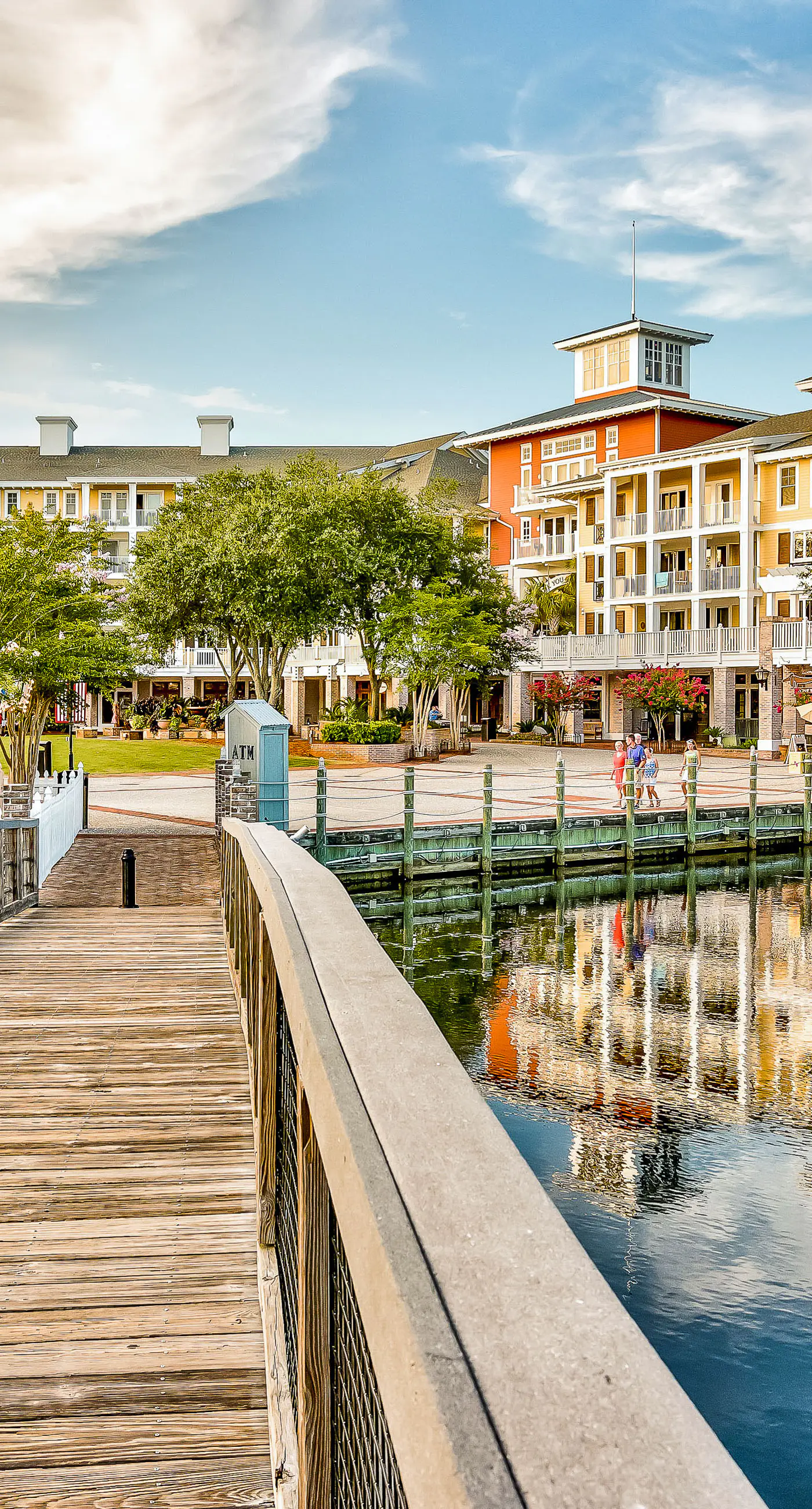 Vibrant seventh-floor condo with pool, hot tub, sauna, private W/D & fast WiFi