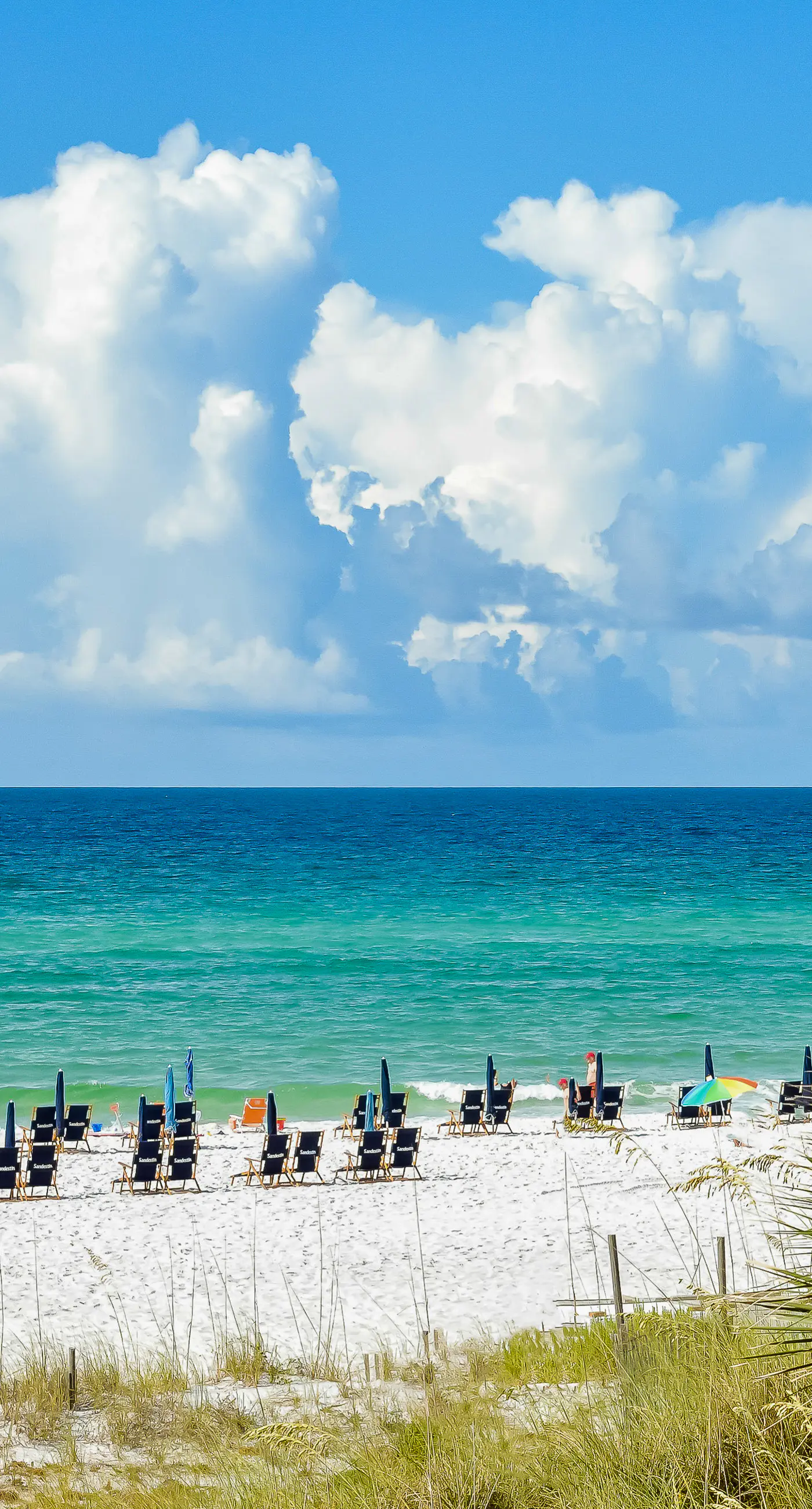 Vibrant seventh-floor condo with pool, hot tub, sauna, private W/D & fast WiFi