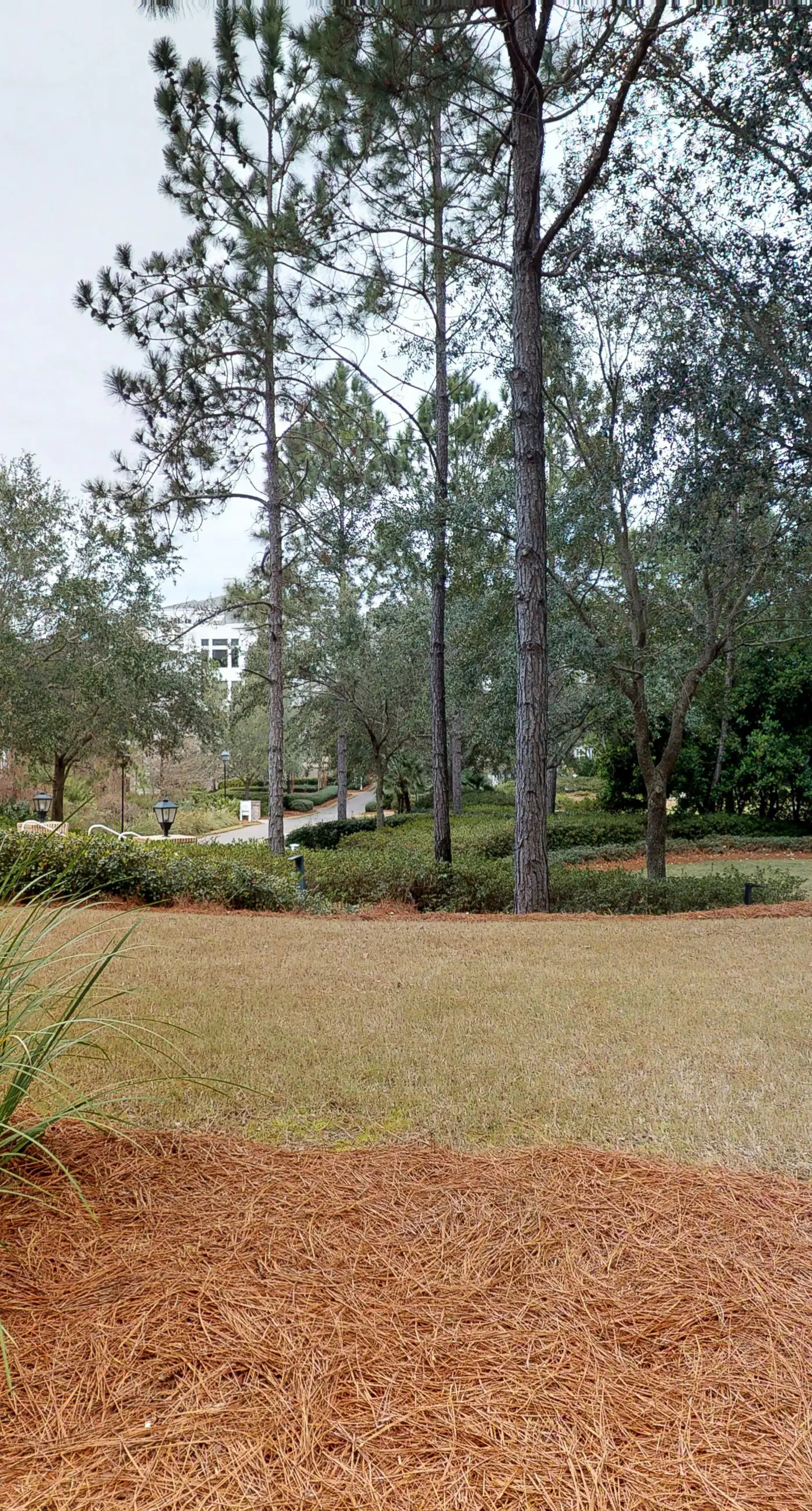 Third-floor condo with pool, high-speed WiFi & private washer/dryer