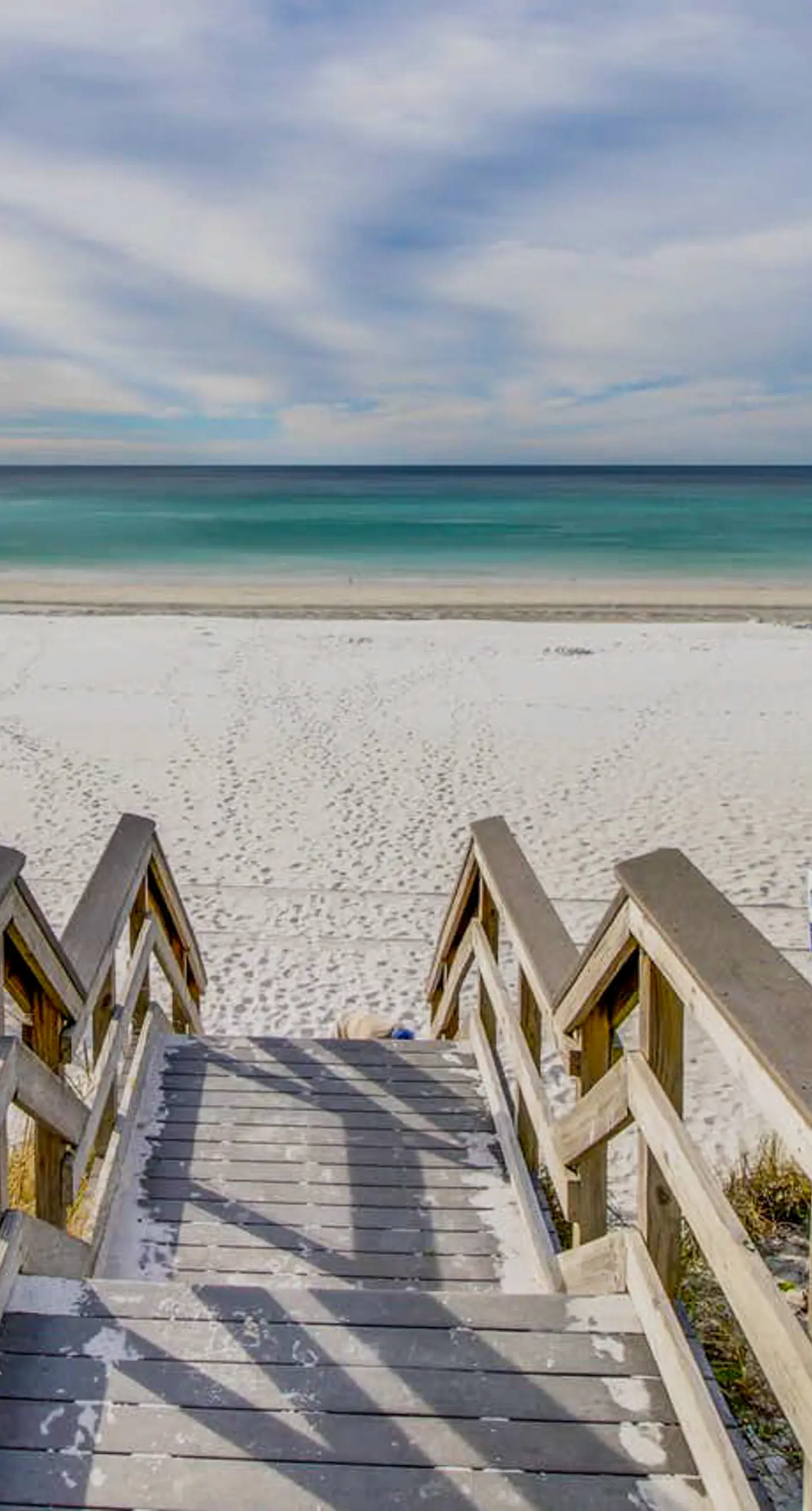 Third-floor condo with pool, high-speed WiFi & private washer/dryer