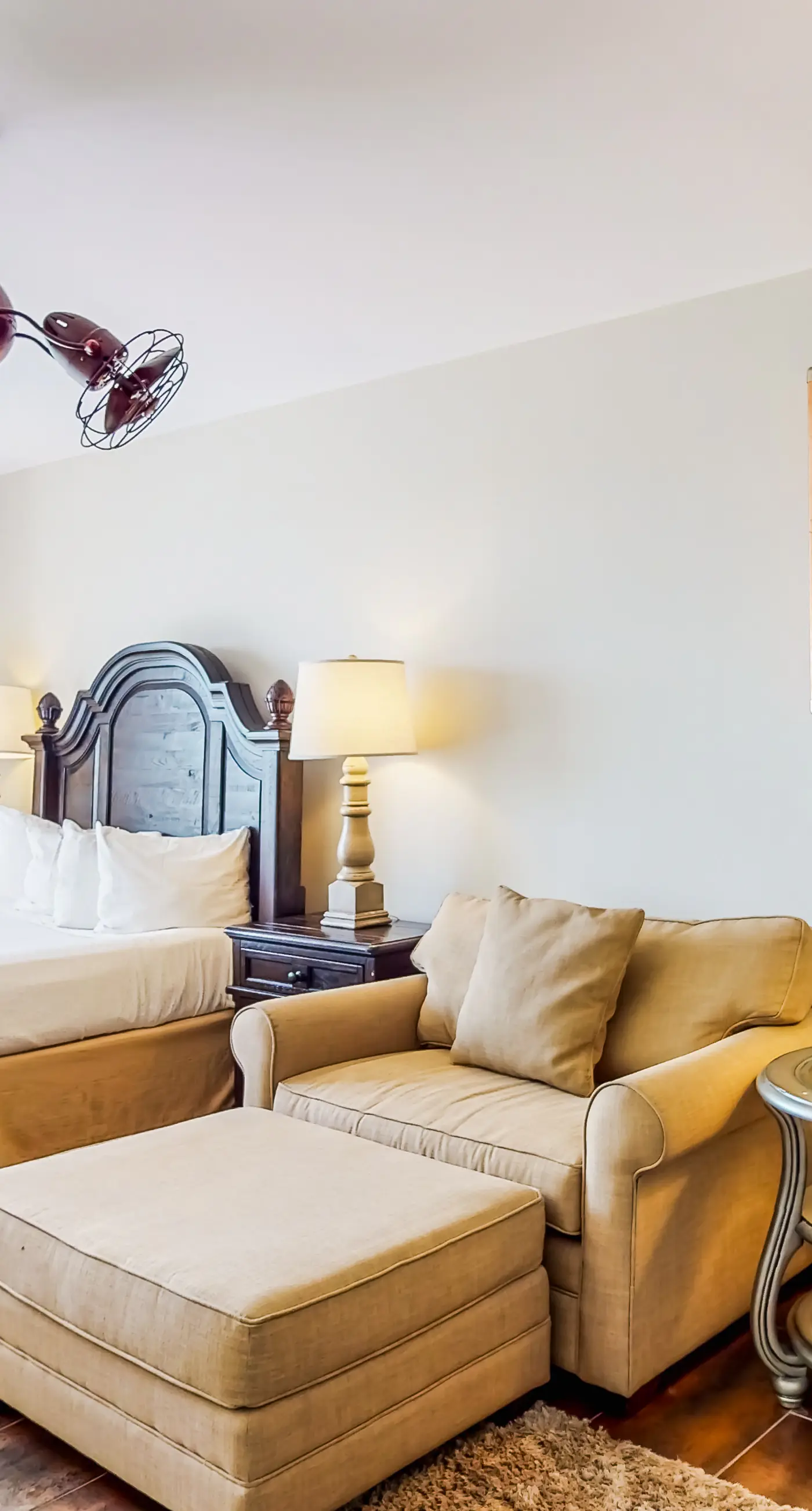 Stylish condo with lagoon pool & beach access - snowbirds welcome