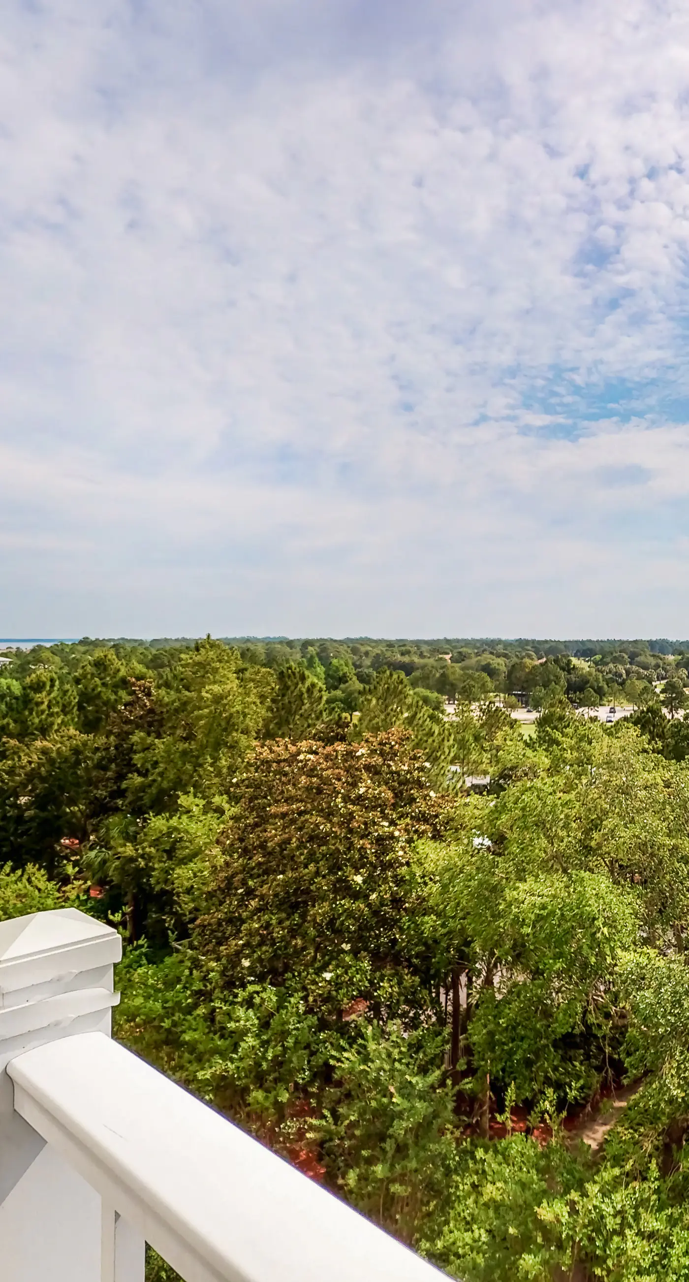 Stylish condo with lagoon pool & beach access - snowbirds welcome