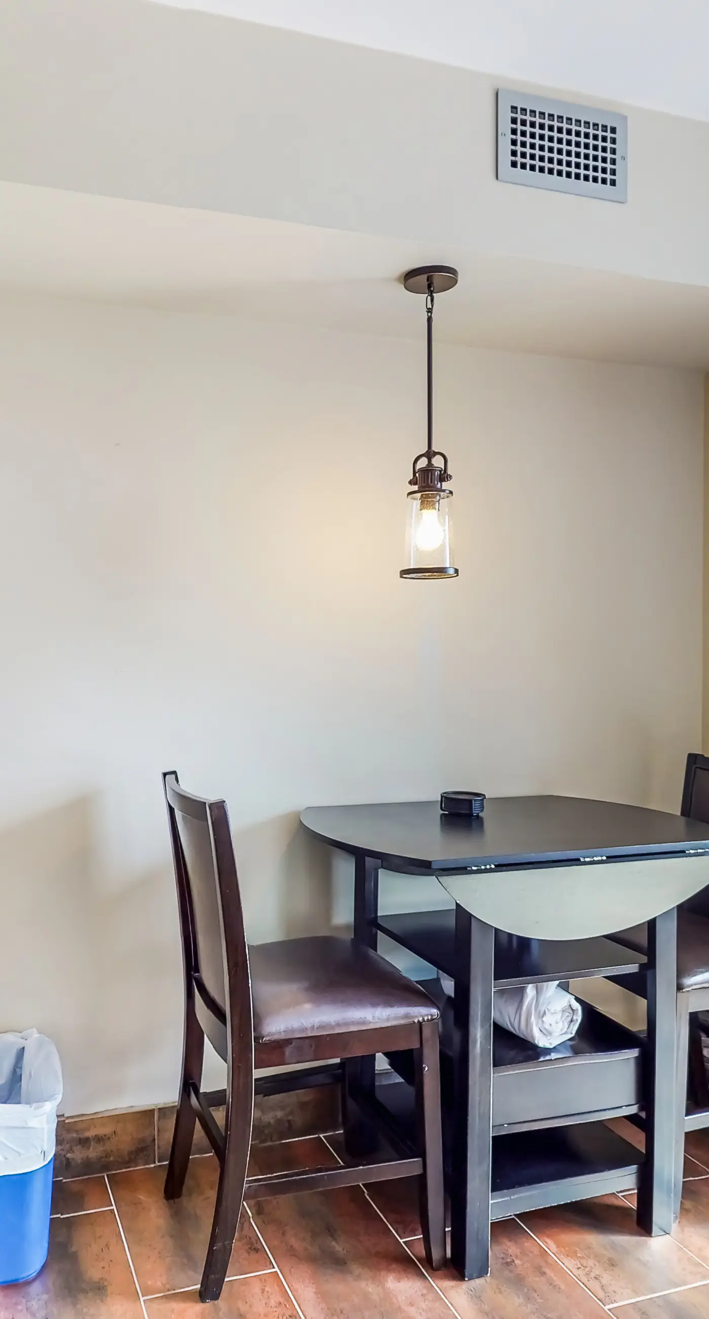 Stylish condo with lagoon pool & beach access - snowbirds welcome