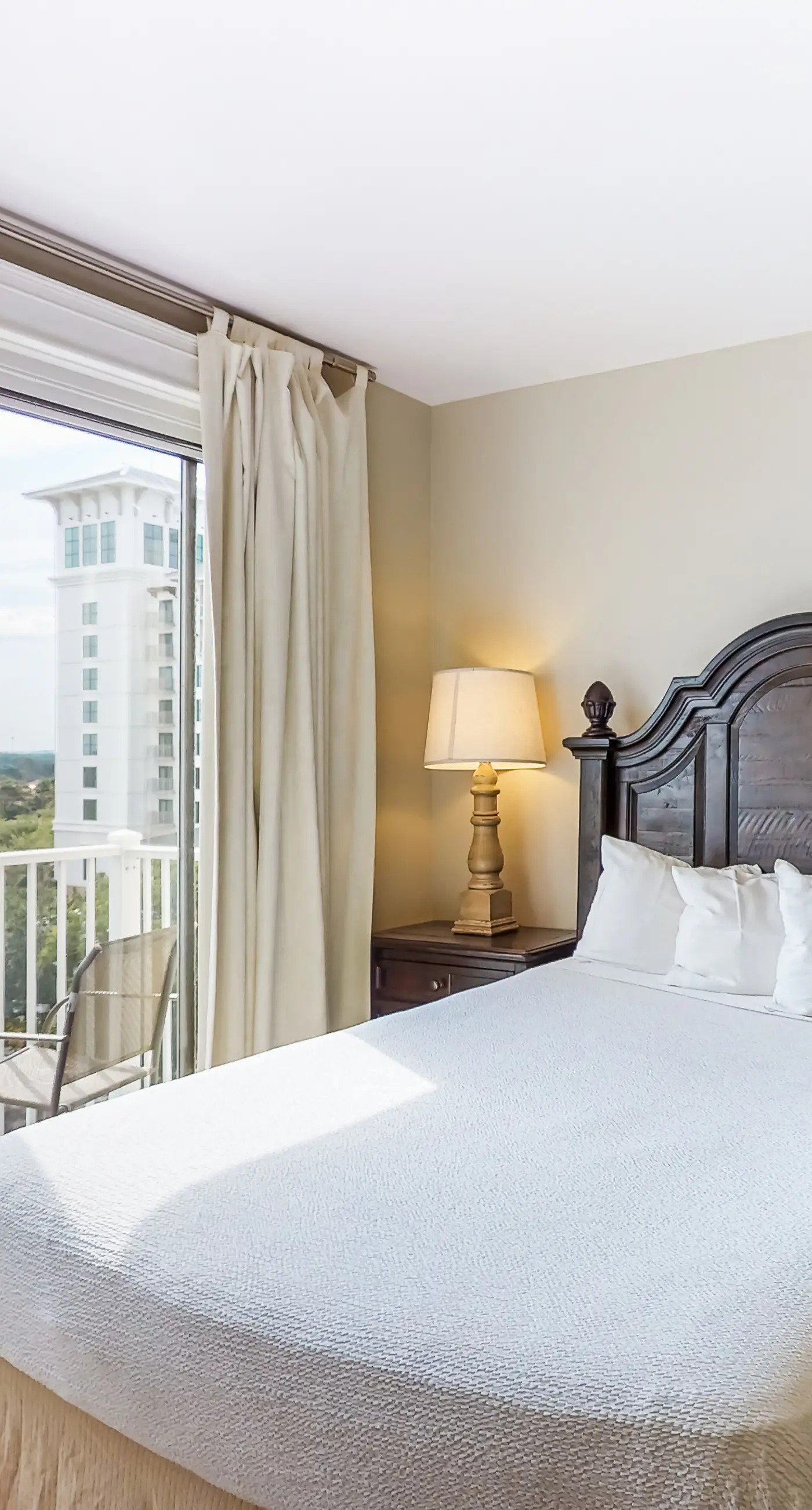 Stylish condo with lagoon pool & beach access - snowbirds welcome