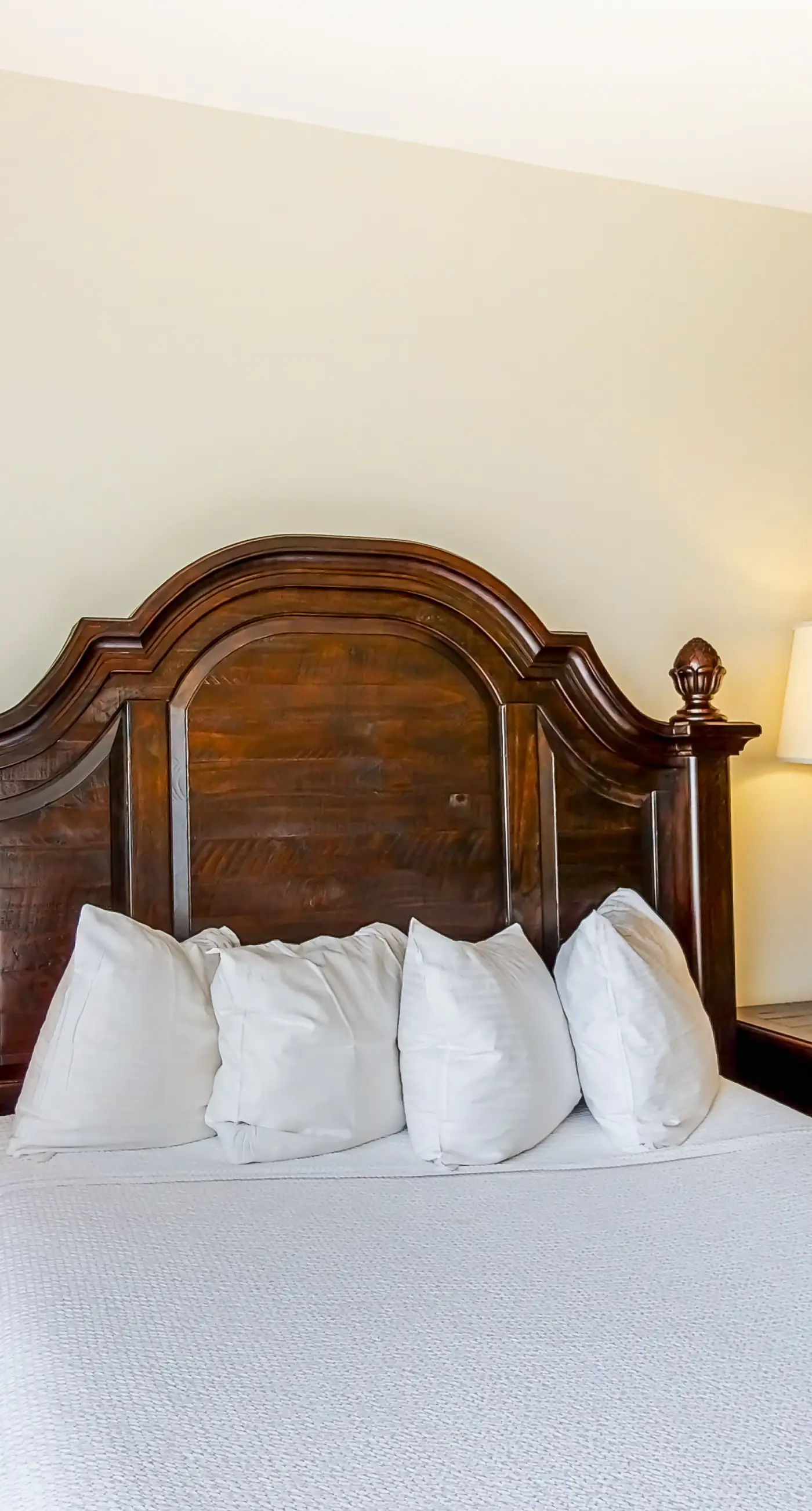 Stylish condo with lagoon pool & beach access - snowbirds welcome