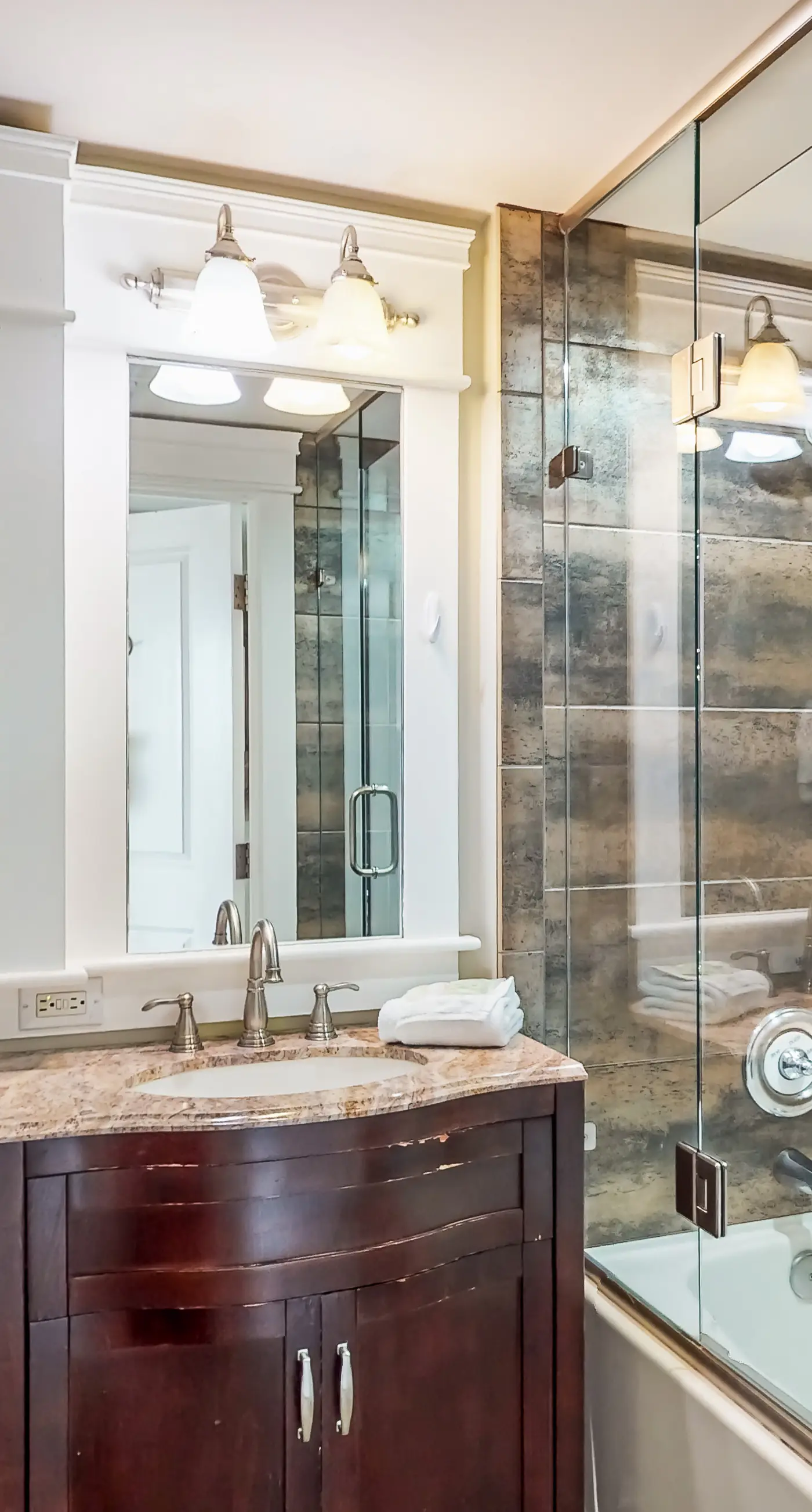 Stylish condo with lagoon pool & beach access - snowbirds welcome