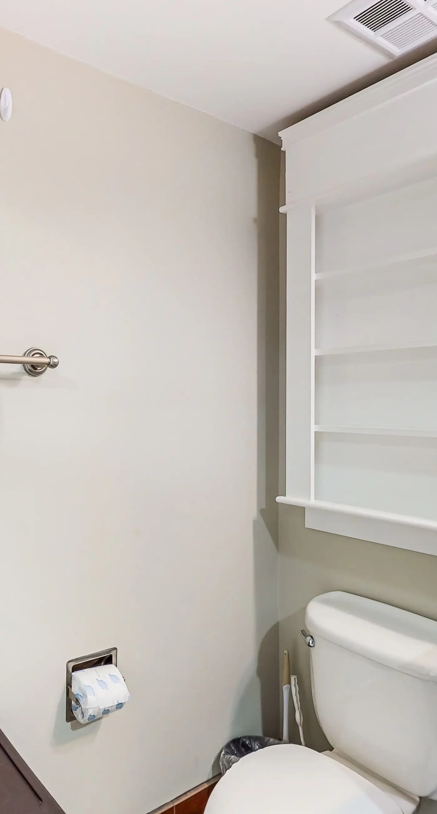 Stylish condo with lagoon pool & beach access - snowbirds welcome