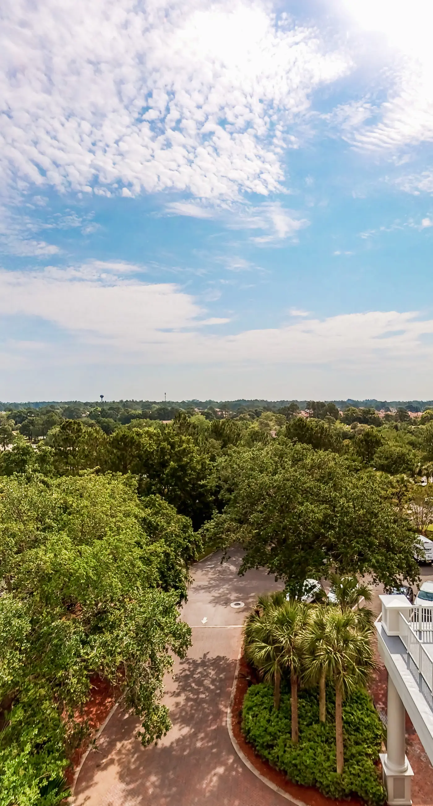 Stylish condo with lagoon pool & beach access - snowbirds welcome