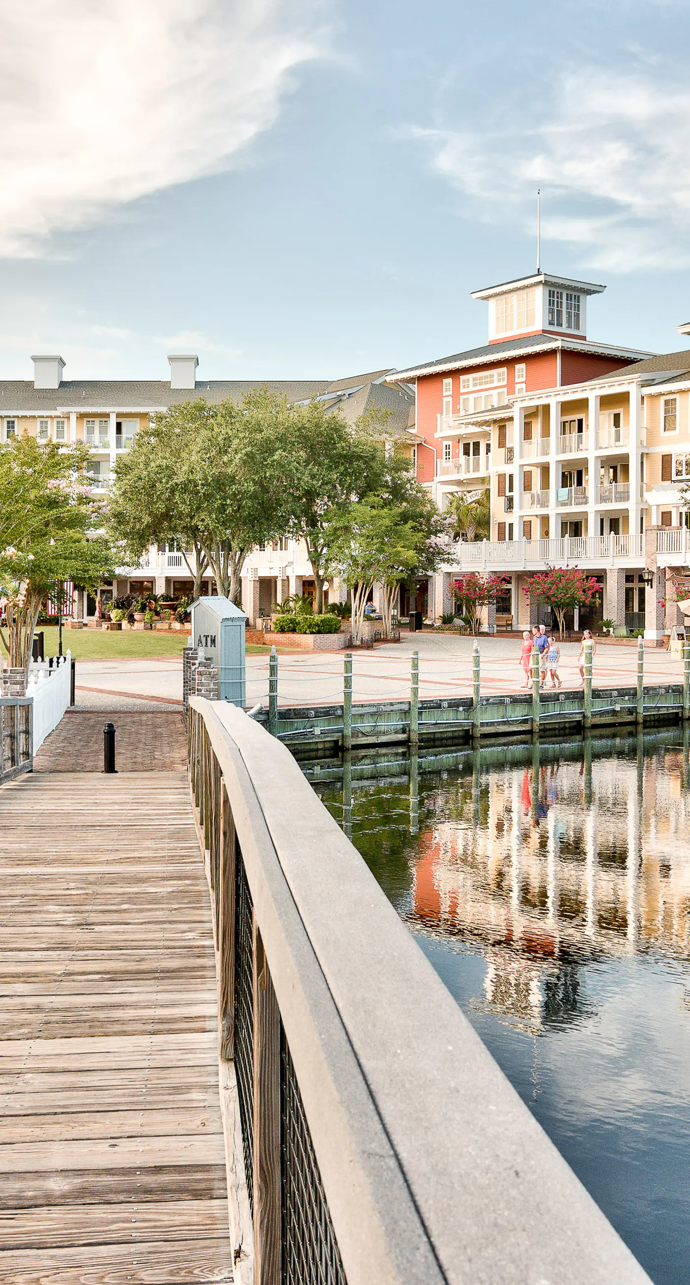 Stylish condo with lagoon pool & beach access - snowbirds welcome