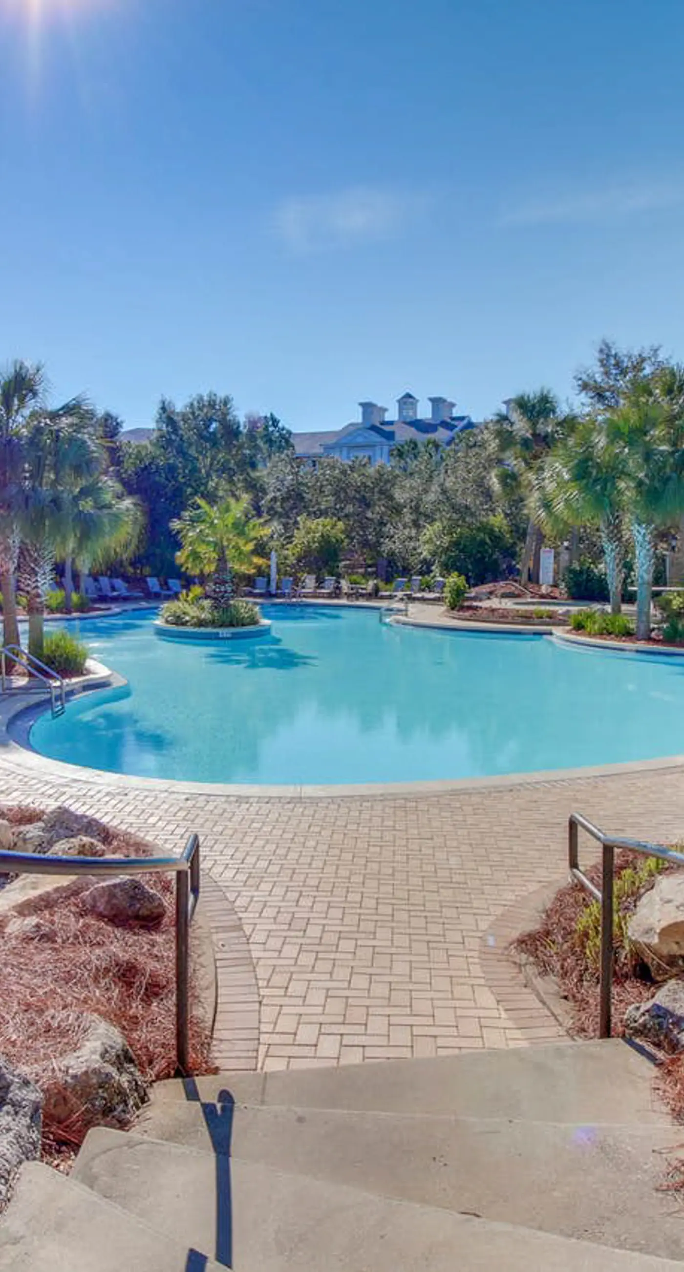 Stylish condo with lagoon pool & beach access - snowbirds welcome