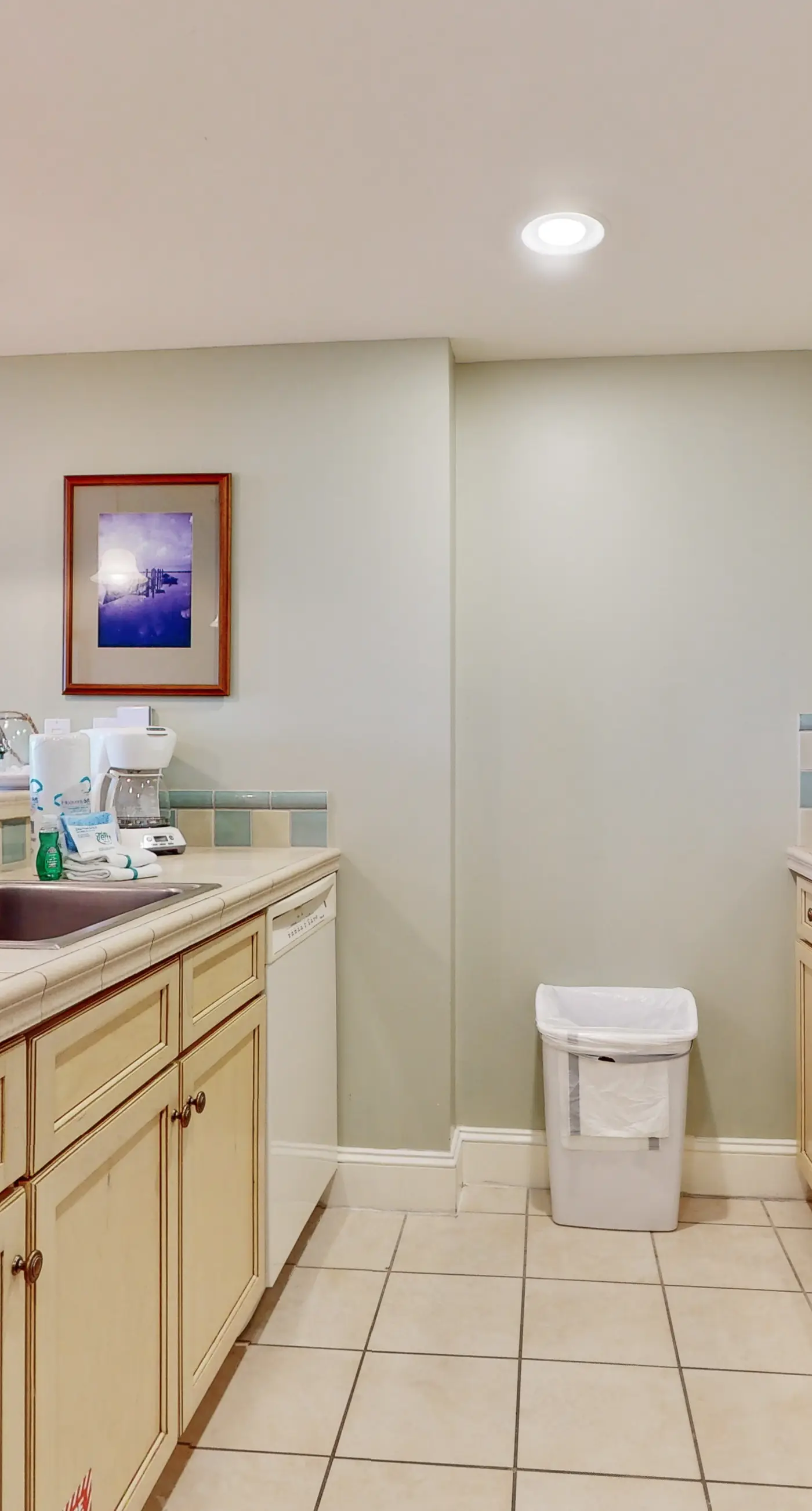 Modern comfort at the Grand with on-site pool, hot tub & fitness center