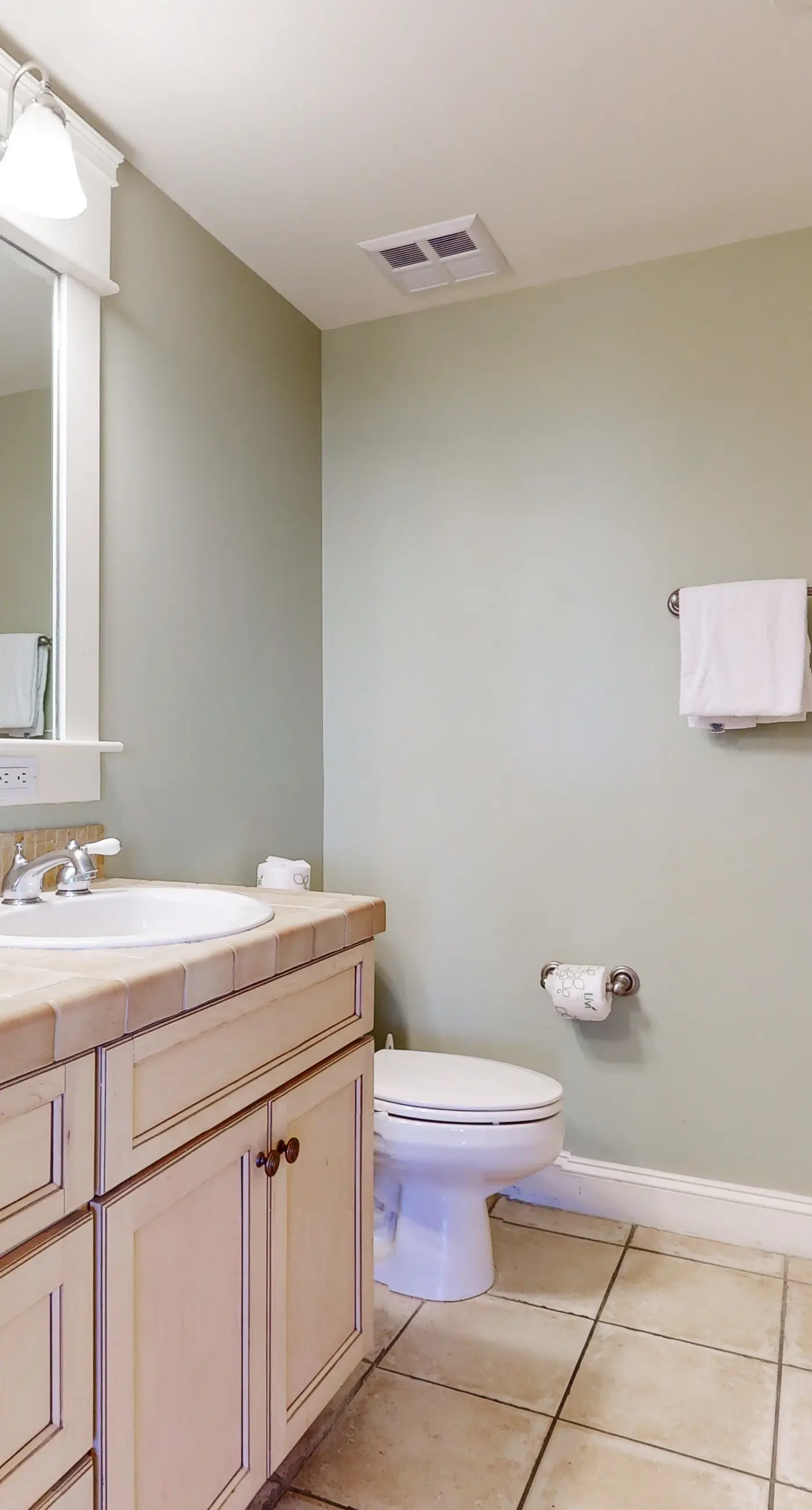 Modern comfort at the Grand with on-site pool, hot tub & fitness center