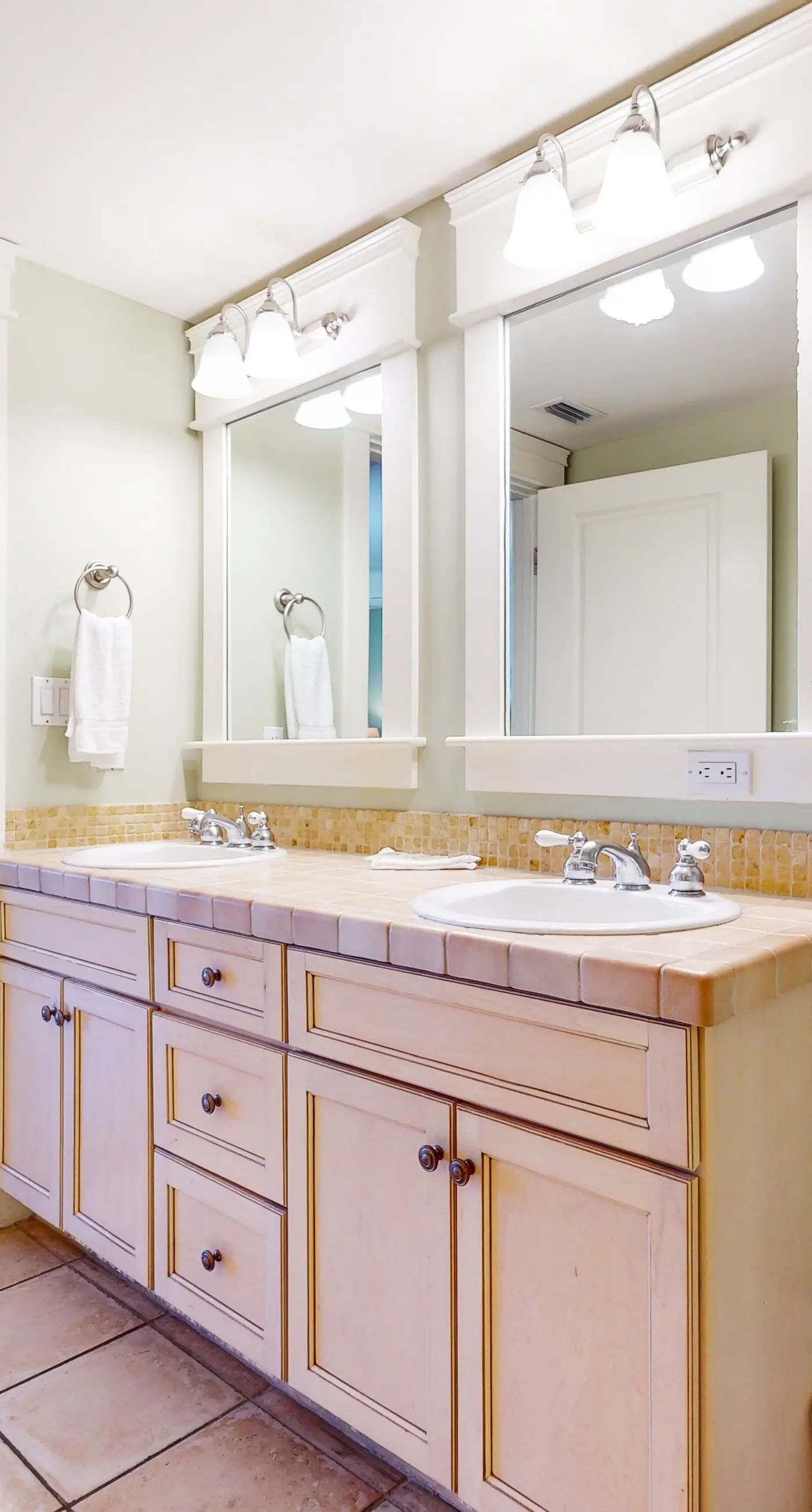 Modern comfort at the Grand with on-site pool, hot tub & fitness center