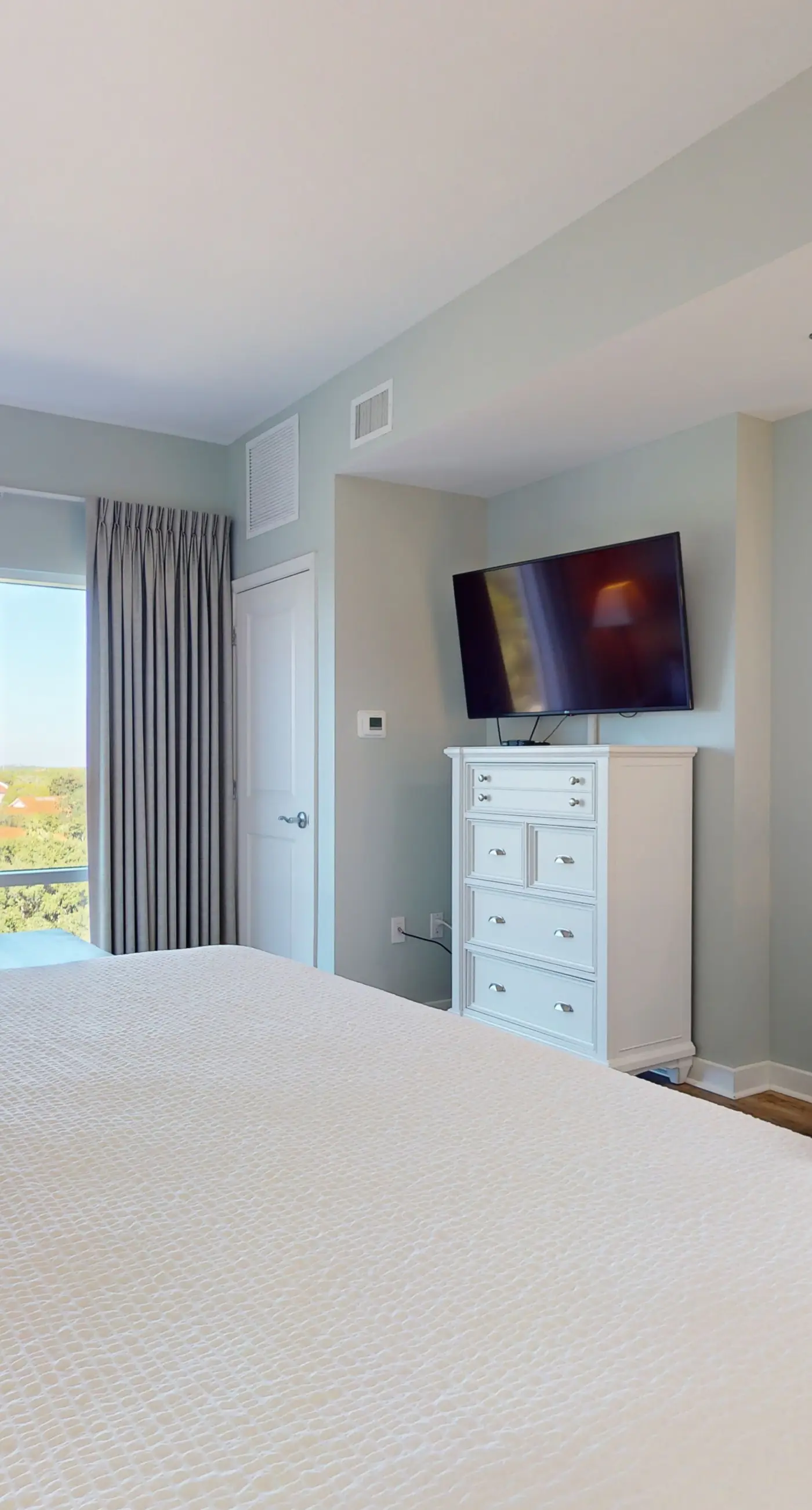 2-unit retreat w/ luxe amenities - steps to the sand