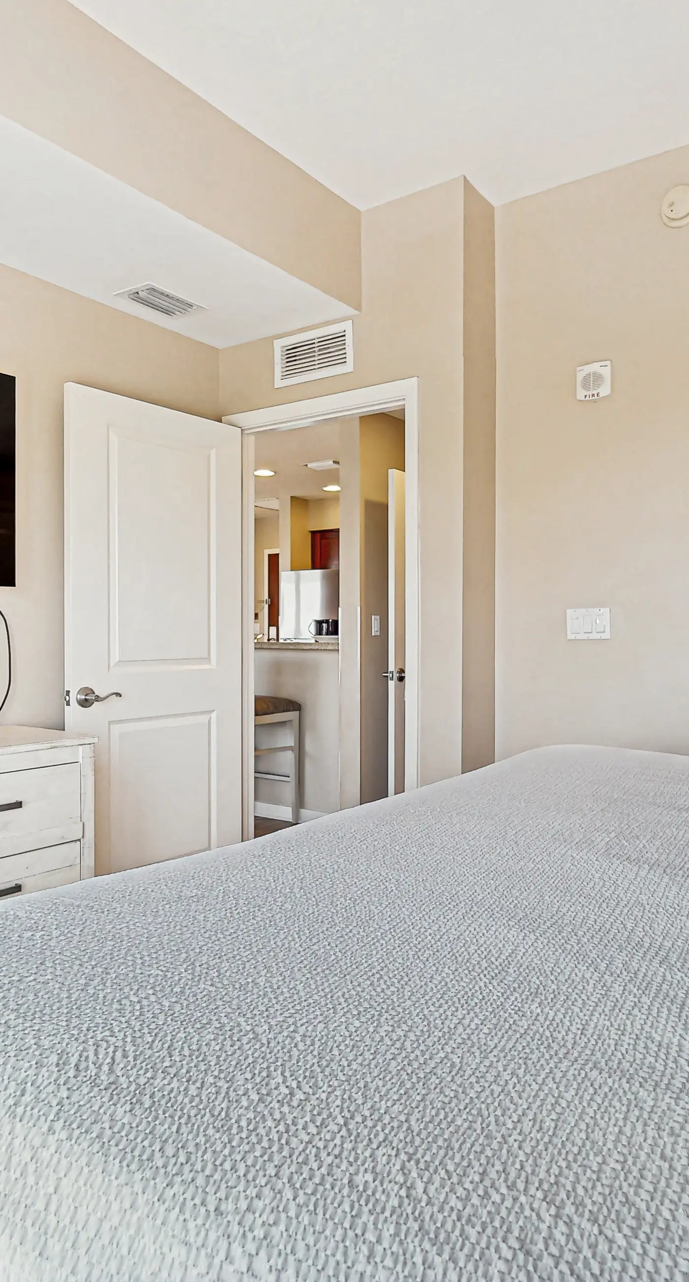 Gorgeous Studio/Suite-combo with shared pool & beach access