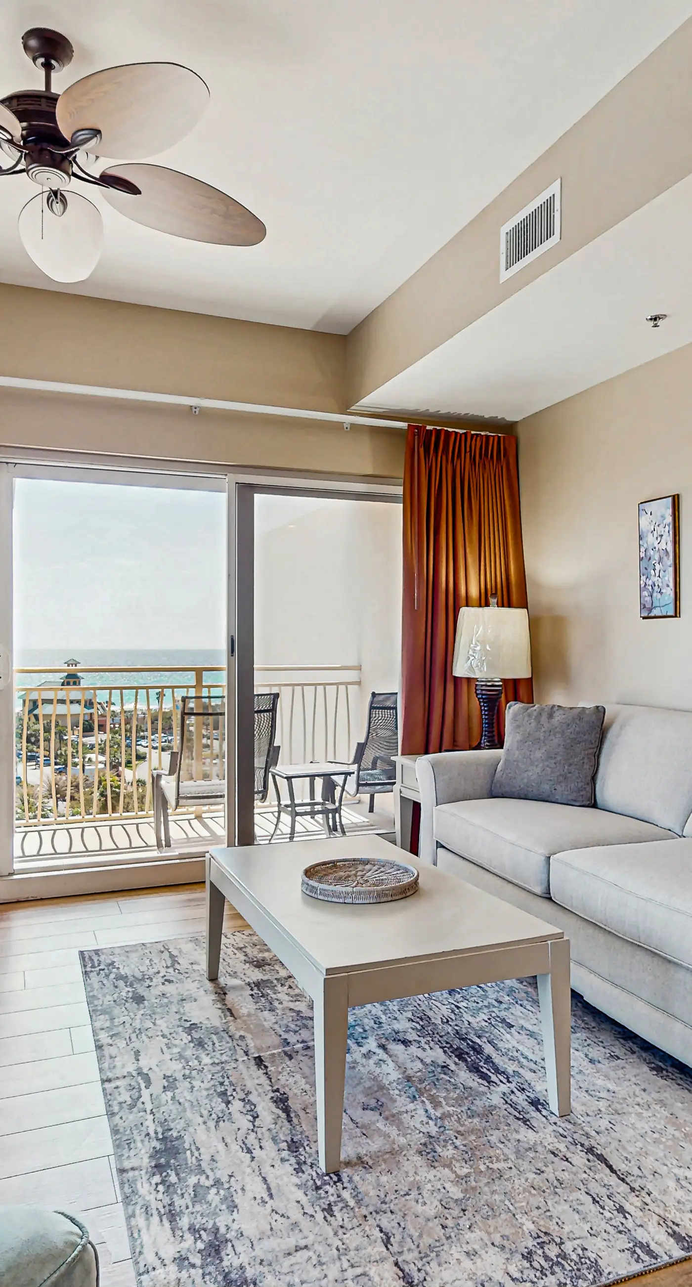 Dreamy coastal condo w/ ocean view on-site pool, hot tub & easy beach access