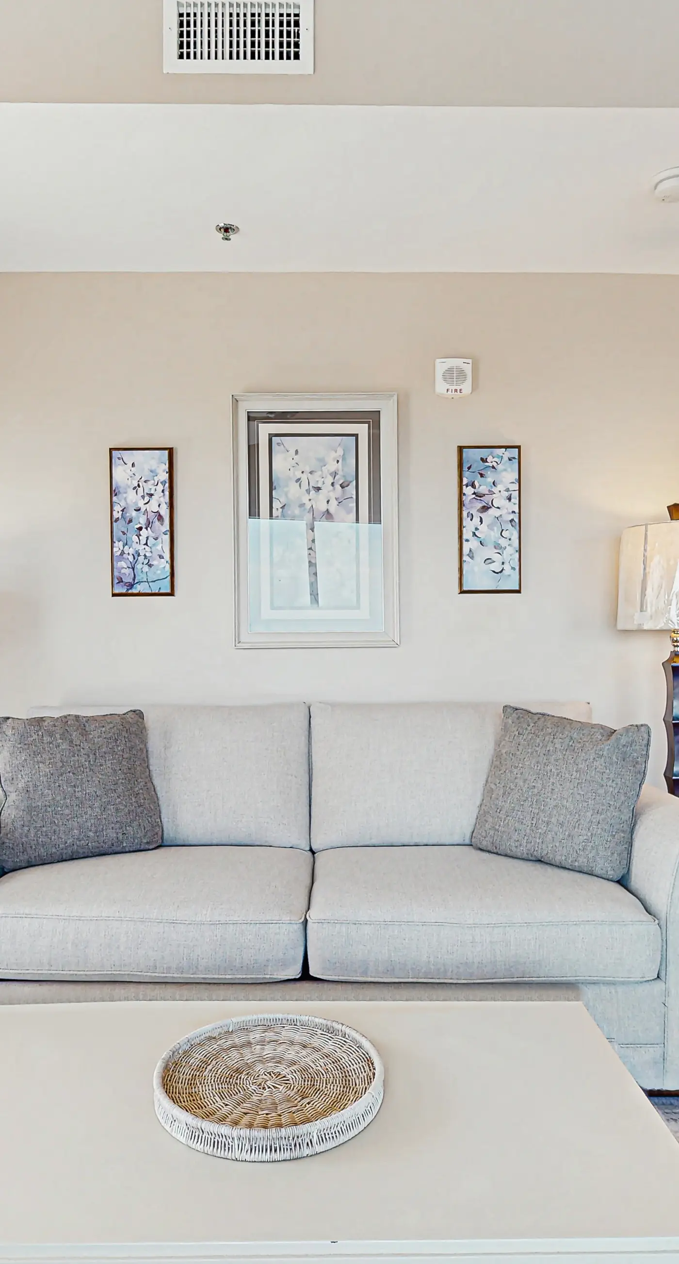 Dreamy coastal condo w/ ocean view on-site pool, hot tub & easy beach access