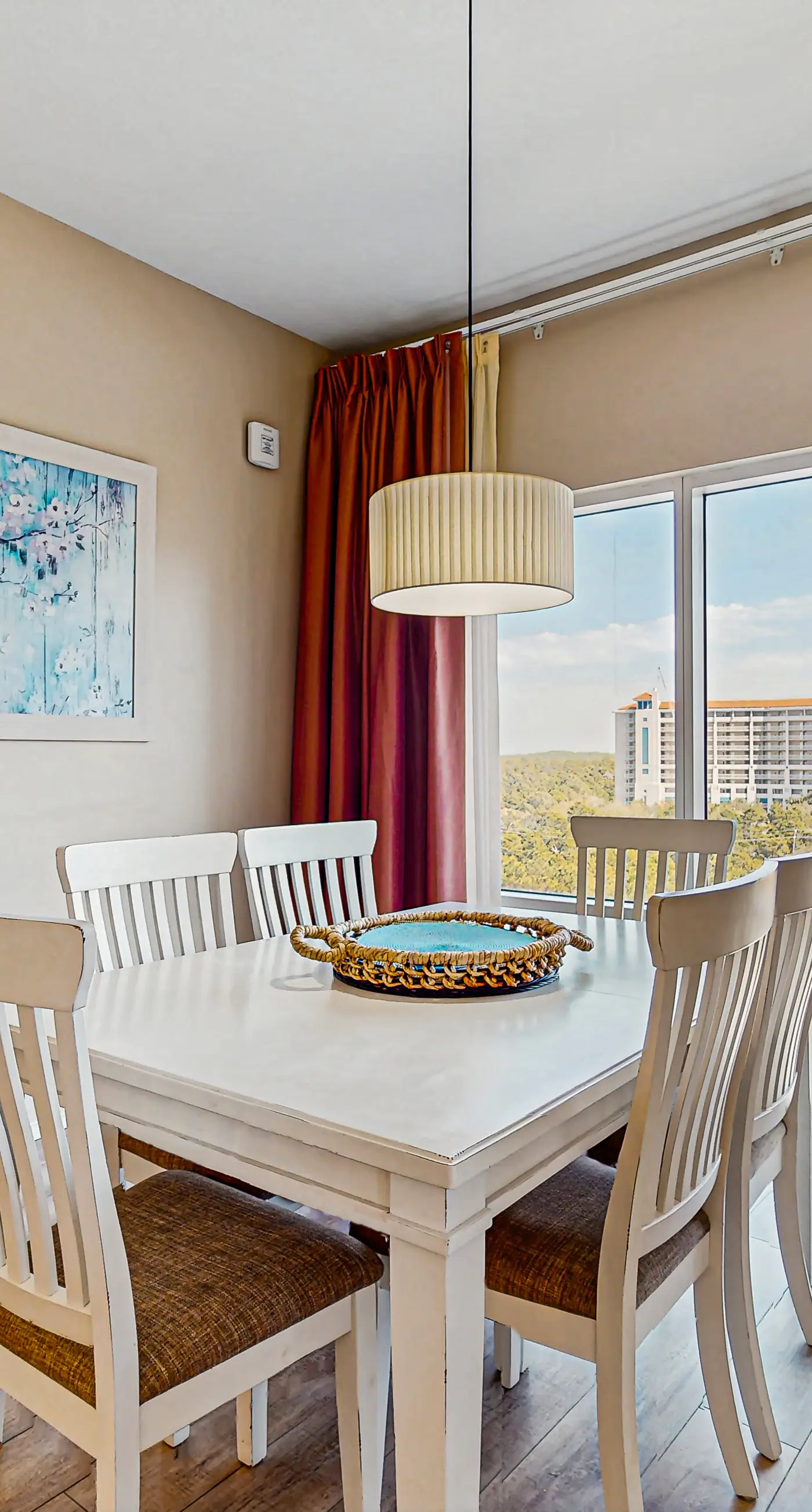 Dreamy coastal condo w/ ocean view on-site pool, hot tub & easy beach access