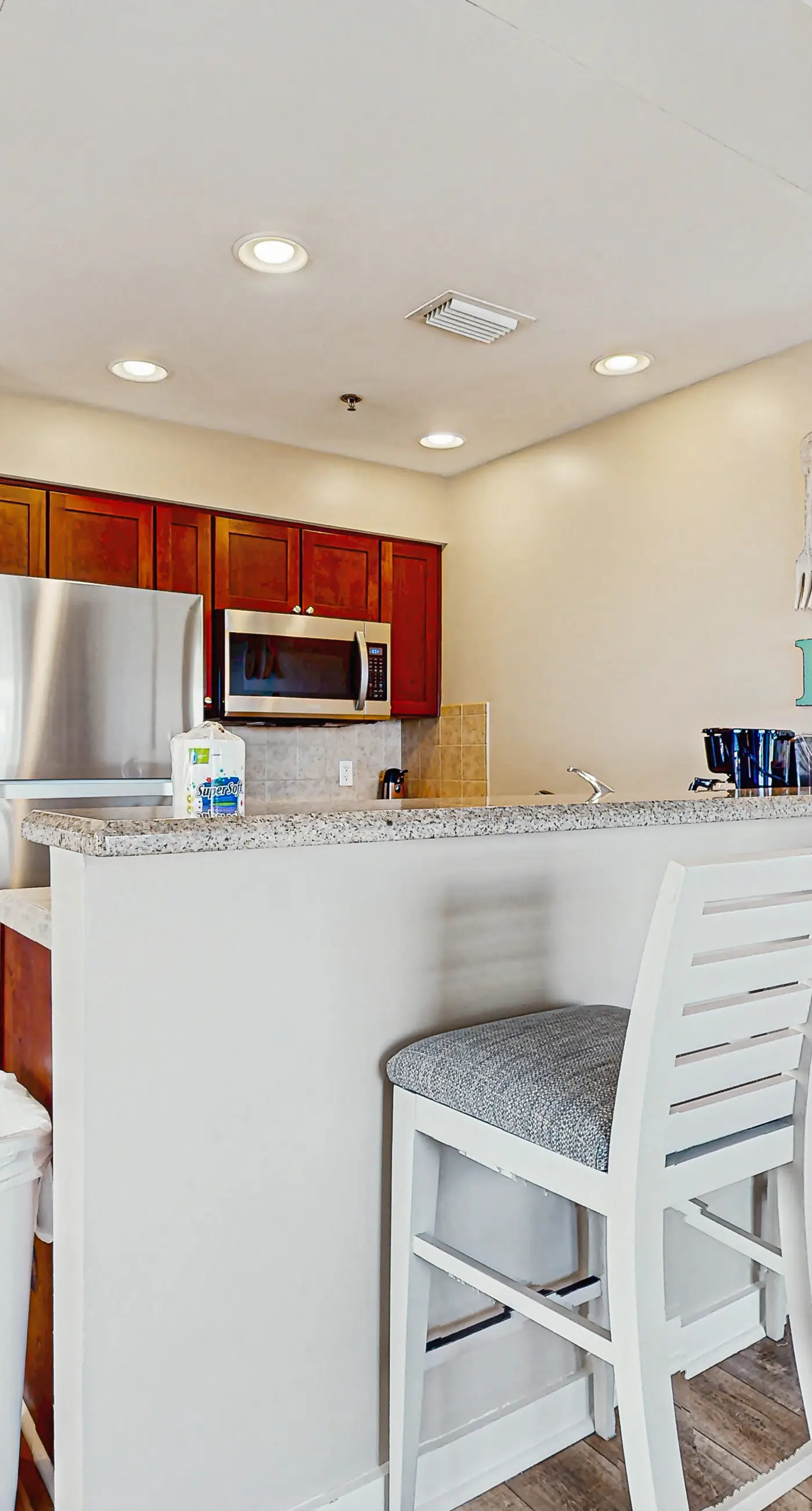 Dreamy coastal condo w/ ocean view on-site pool, hot tub & easy beach access