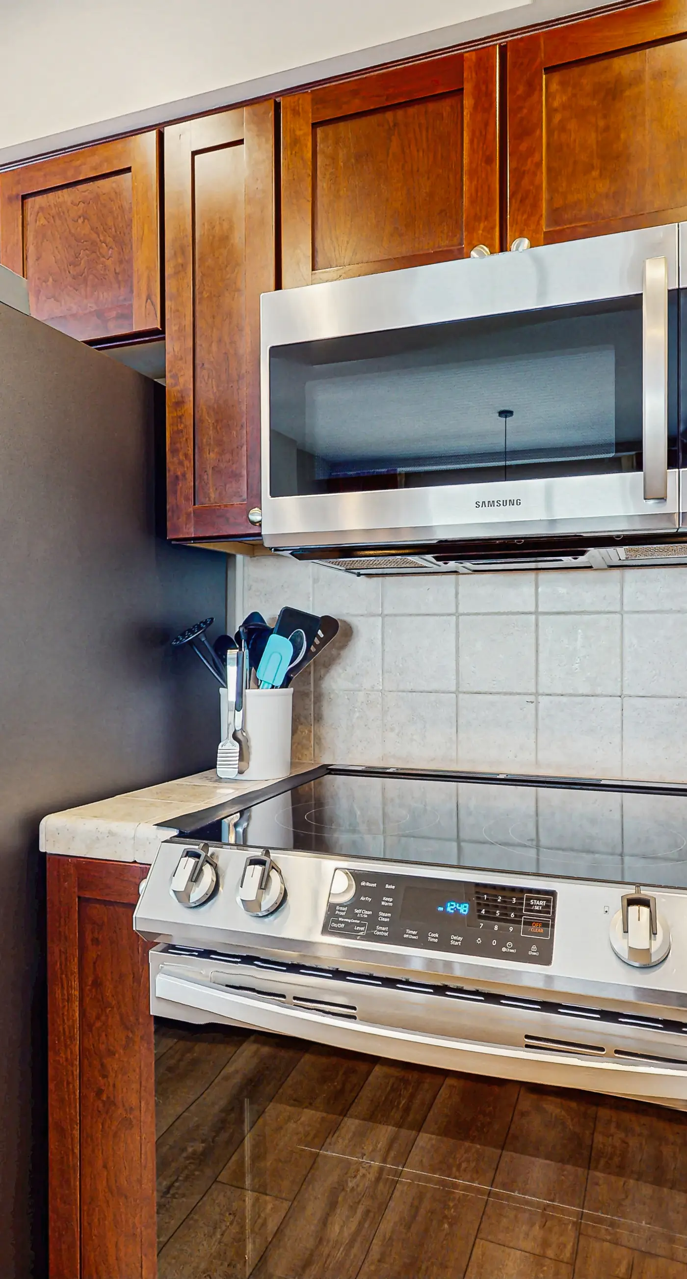 Dreamy coastal condo w/ ocean view on-site pool, hot tub & easy beach access