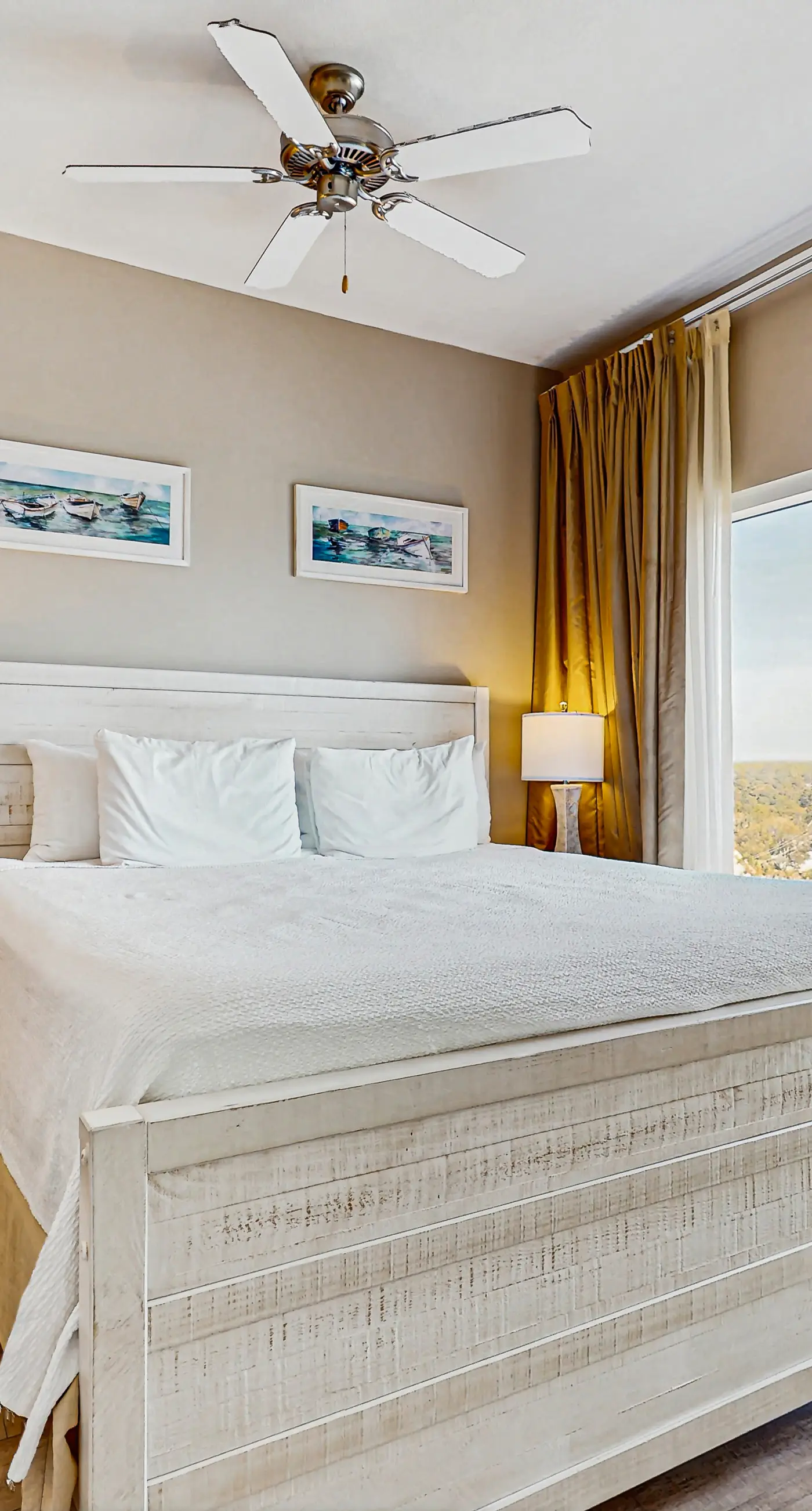 Dreamy coastal condo w/ ocean view on-site pool, hot tub & easy beach access