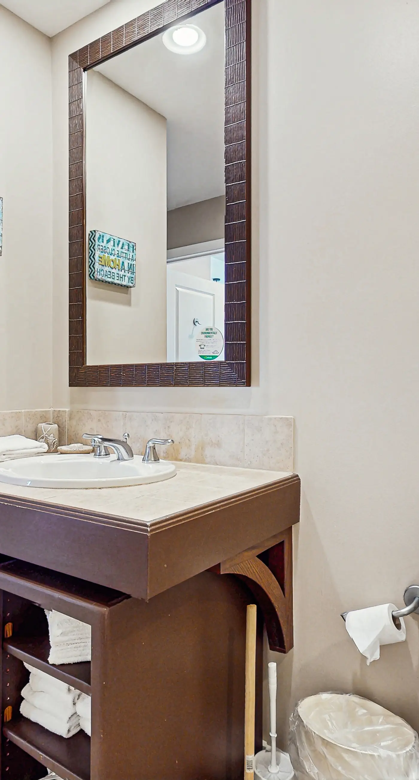 Dreamy coastal condo w/ ocean view on-site pool, hot tub & easy beach access