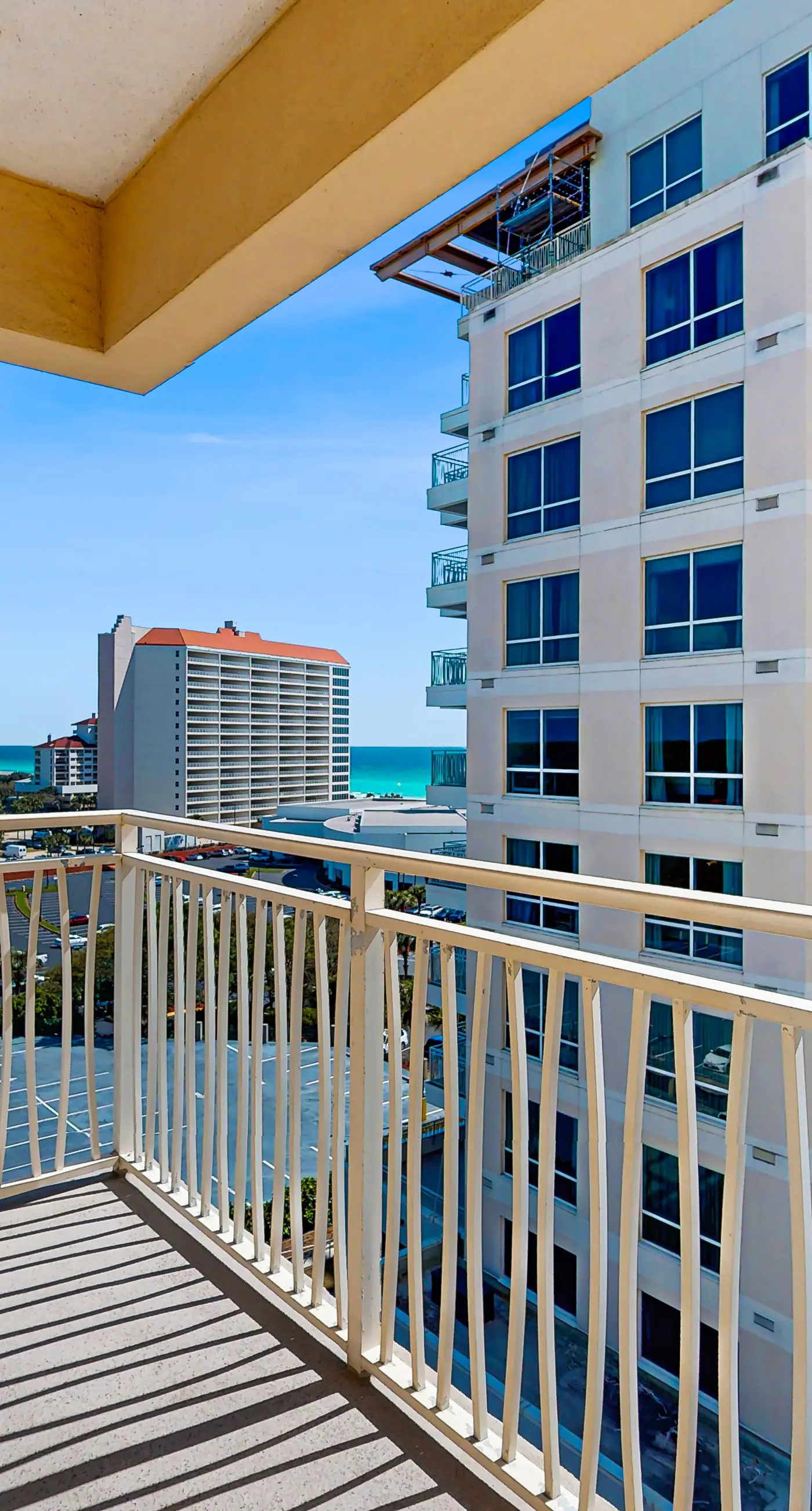 Dreamy coastal condo w/ ocean view on-site pool, hot tub & easy beach access