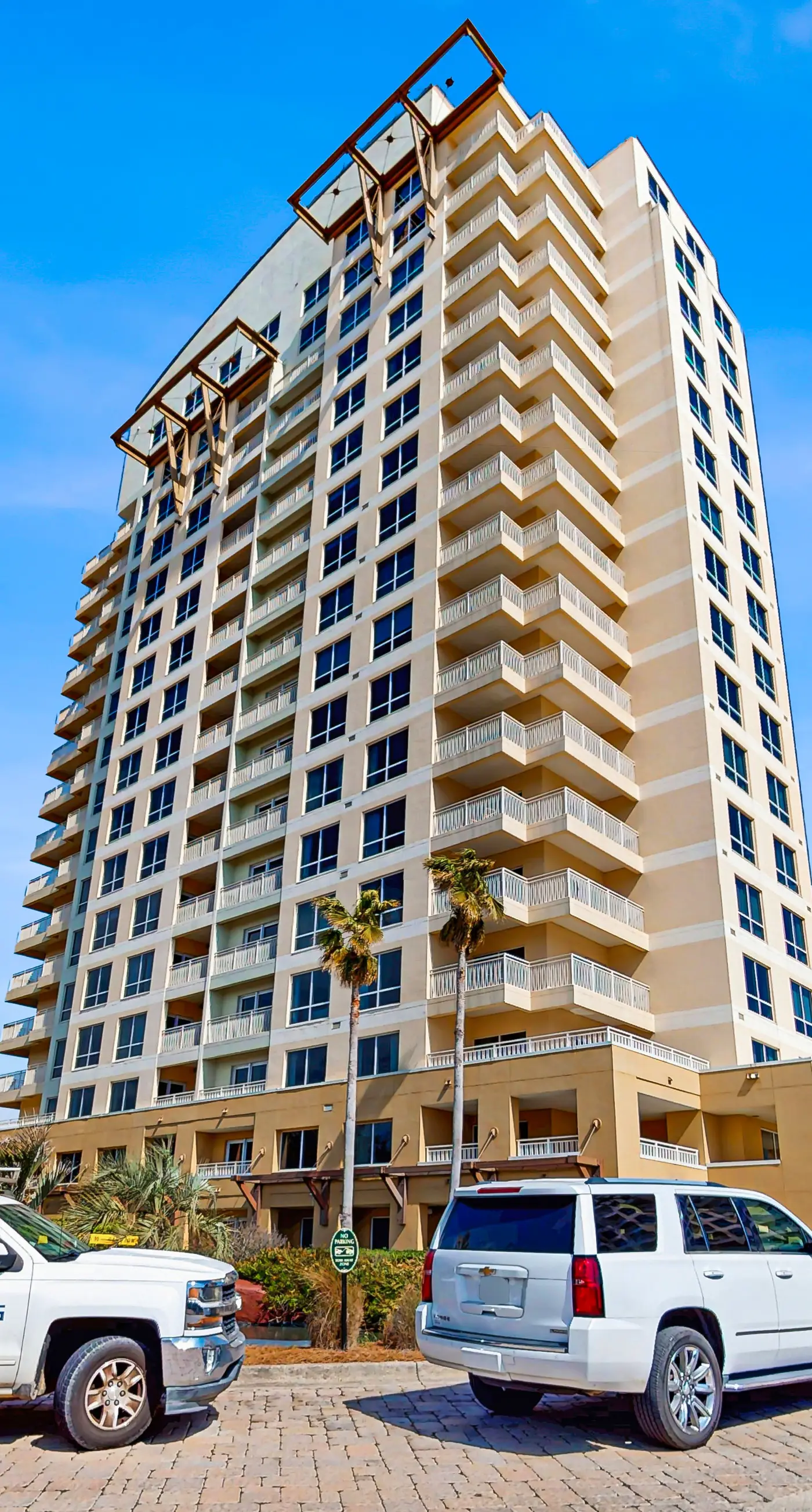 Dreamy coastal condo w/ ocean view on-site pool, hot tub & easy beach access