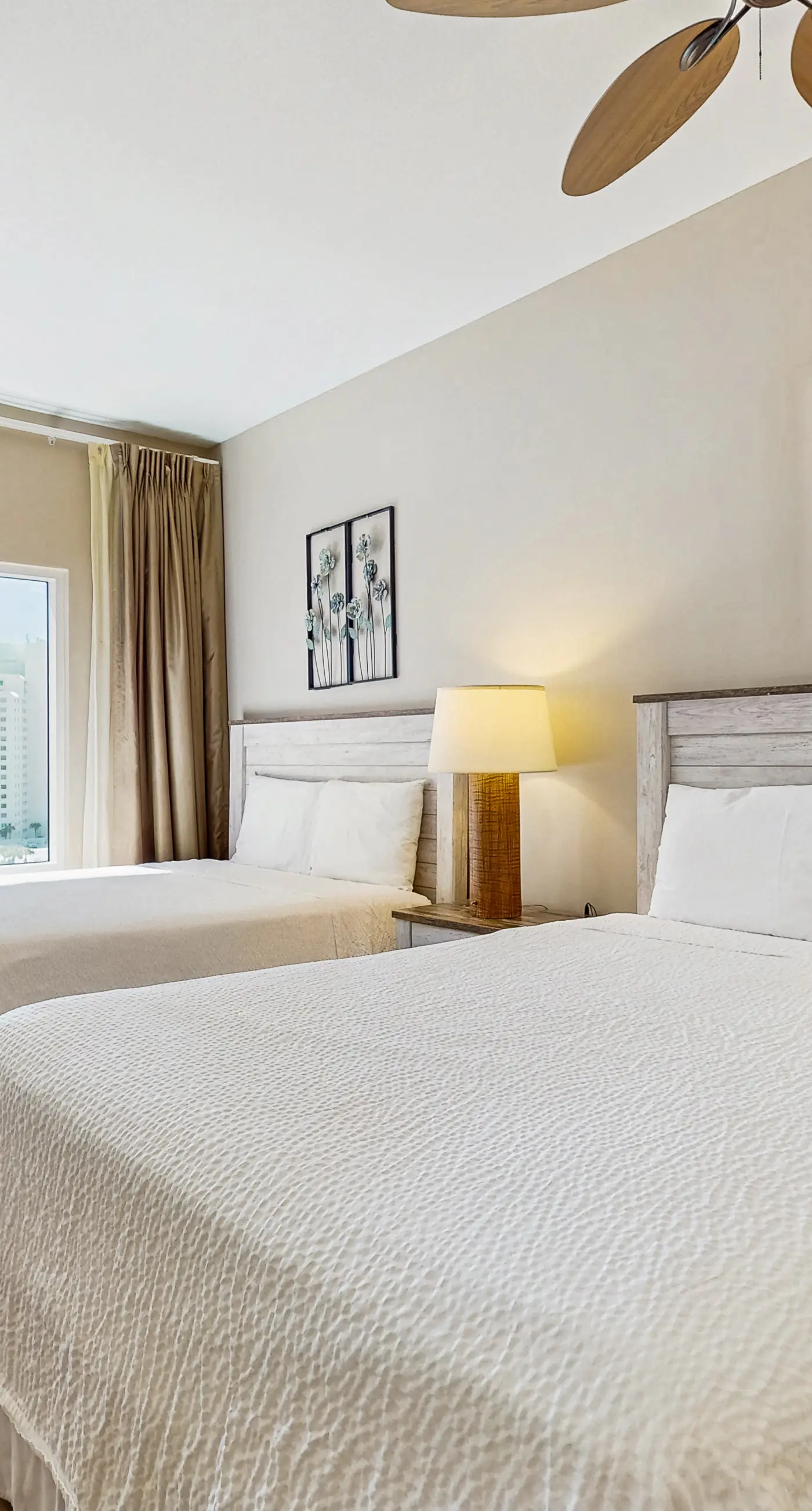 Cozy coastal efficiency w/shared pool, hot tub & easy beach access