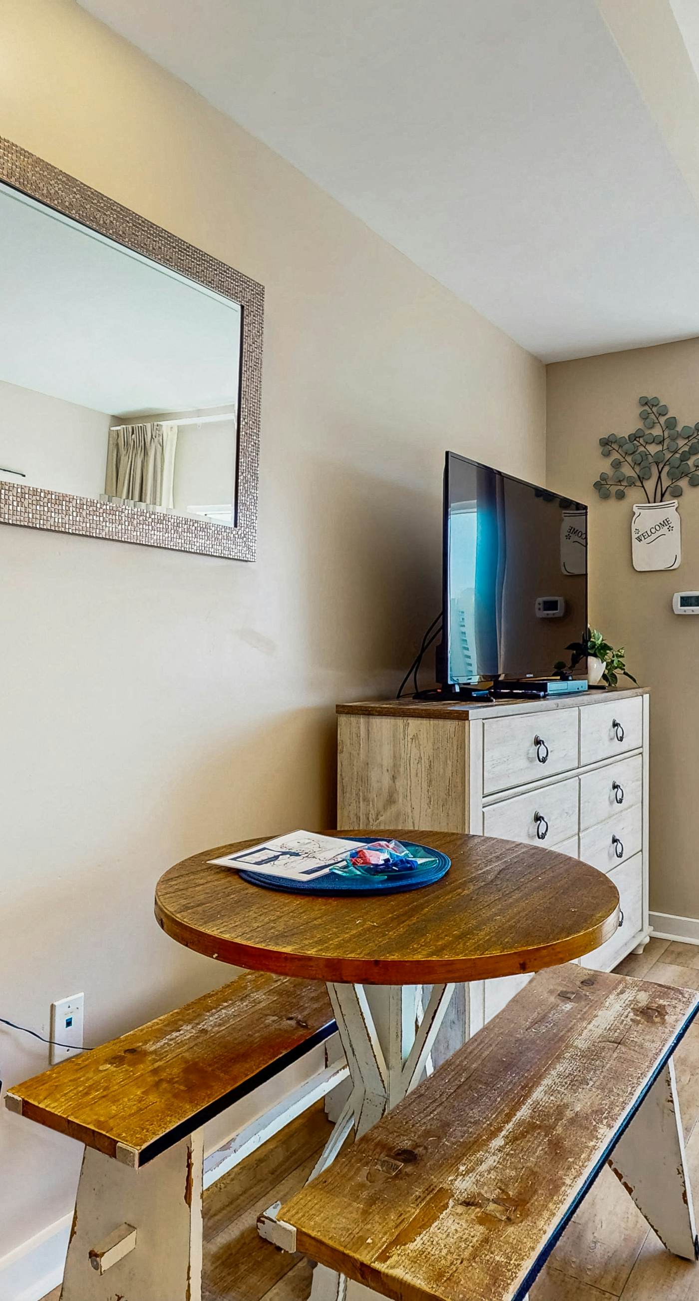 Cozy coastal efficiency w/shared pool, hot tub & easy beach access