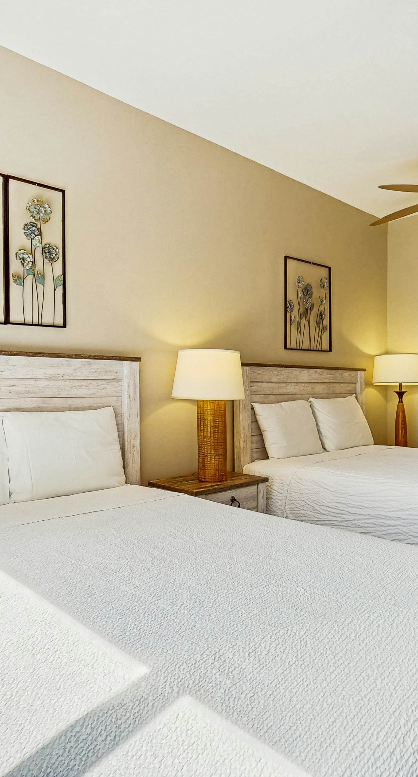 Cozy coastal efficiency w/shared pool, hot tub & easy beach access