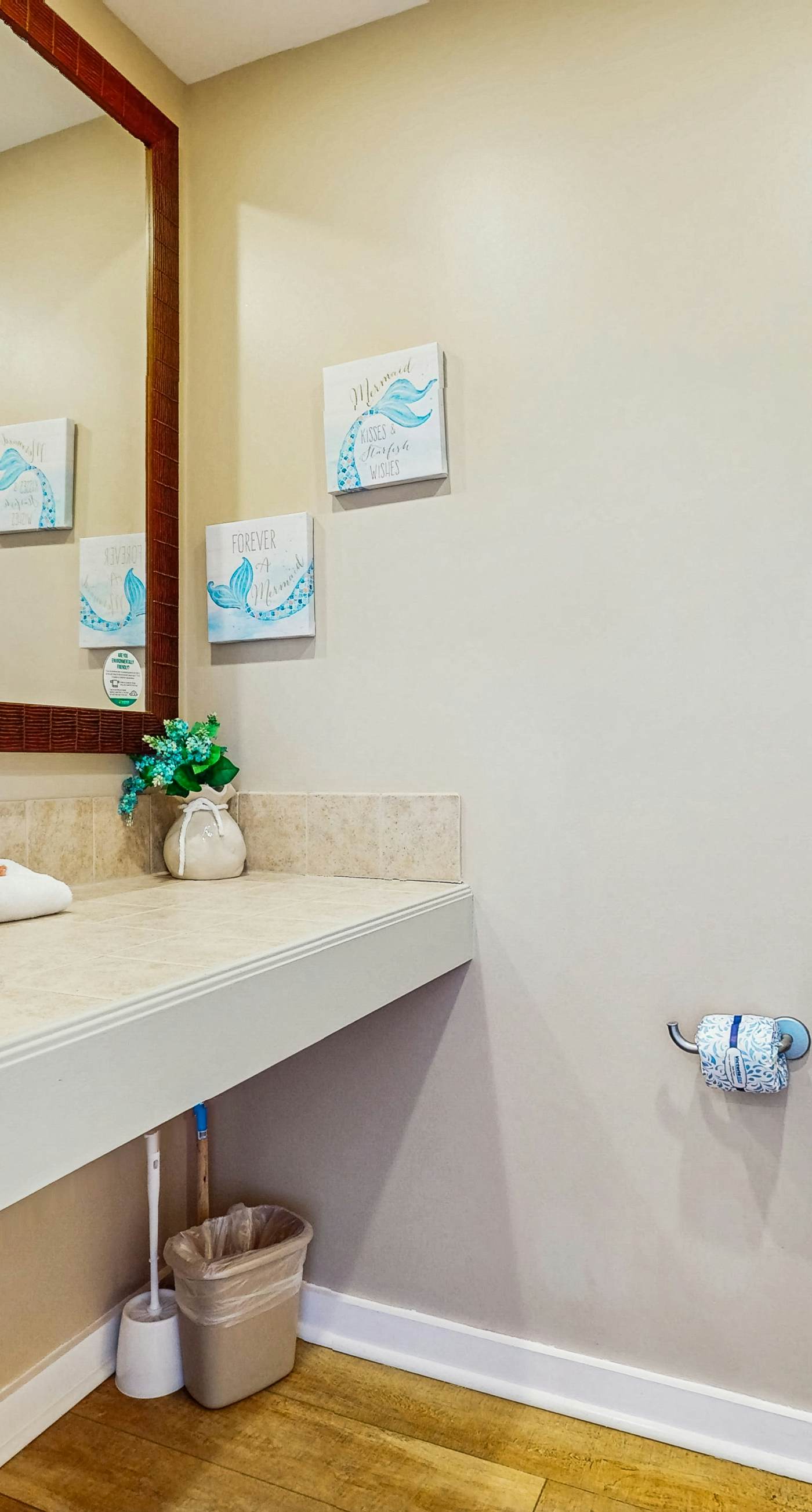 Cozy coastal efficiency w/shared pool, hot tub & easy beach access