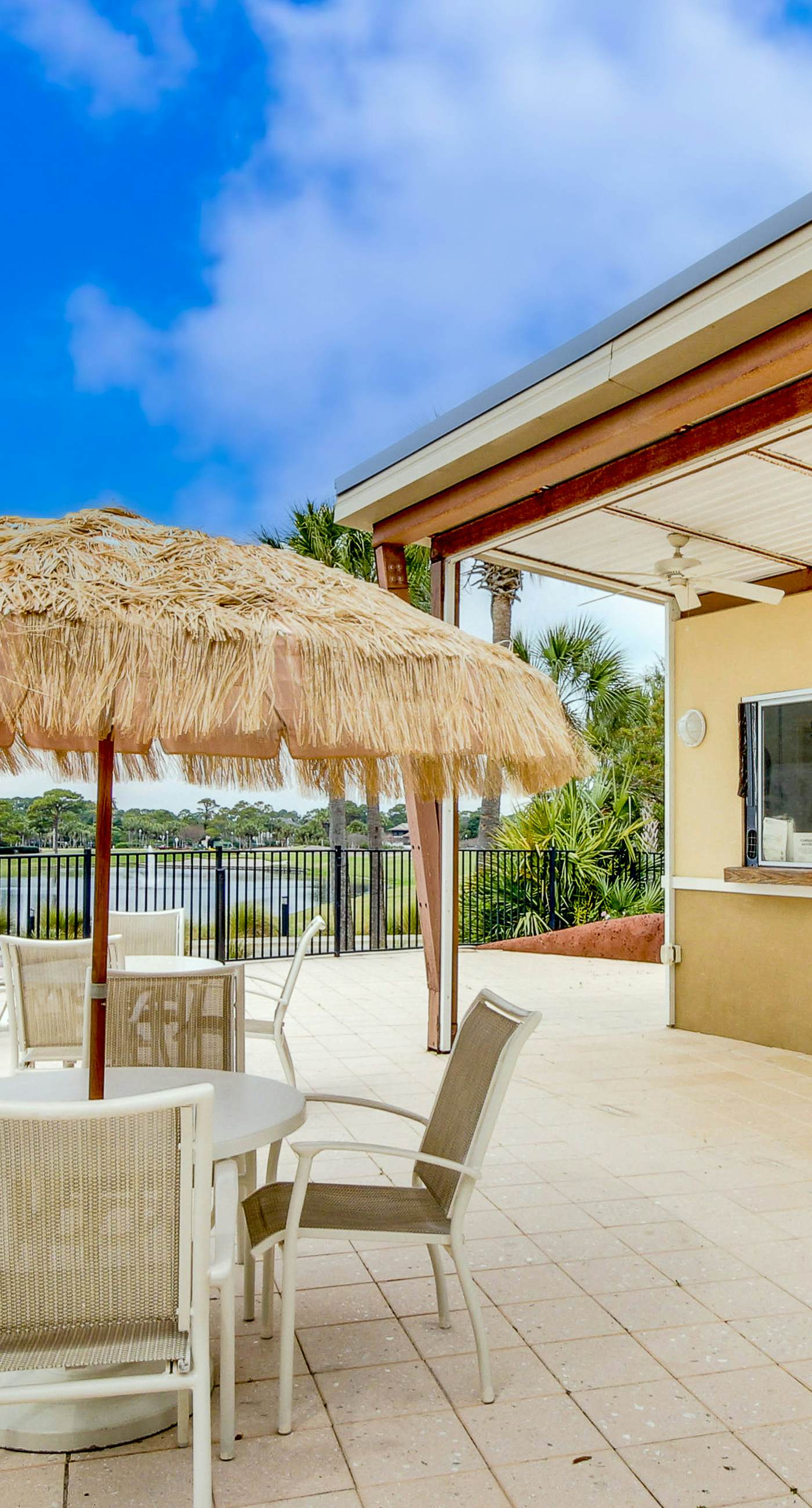 Cozy coastal efficiency w/shared pool, hot tub & easy beach access