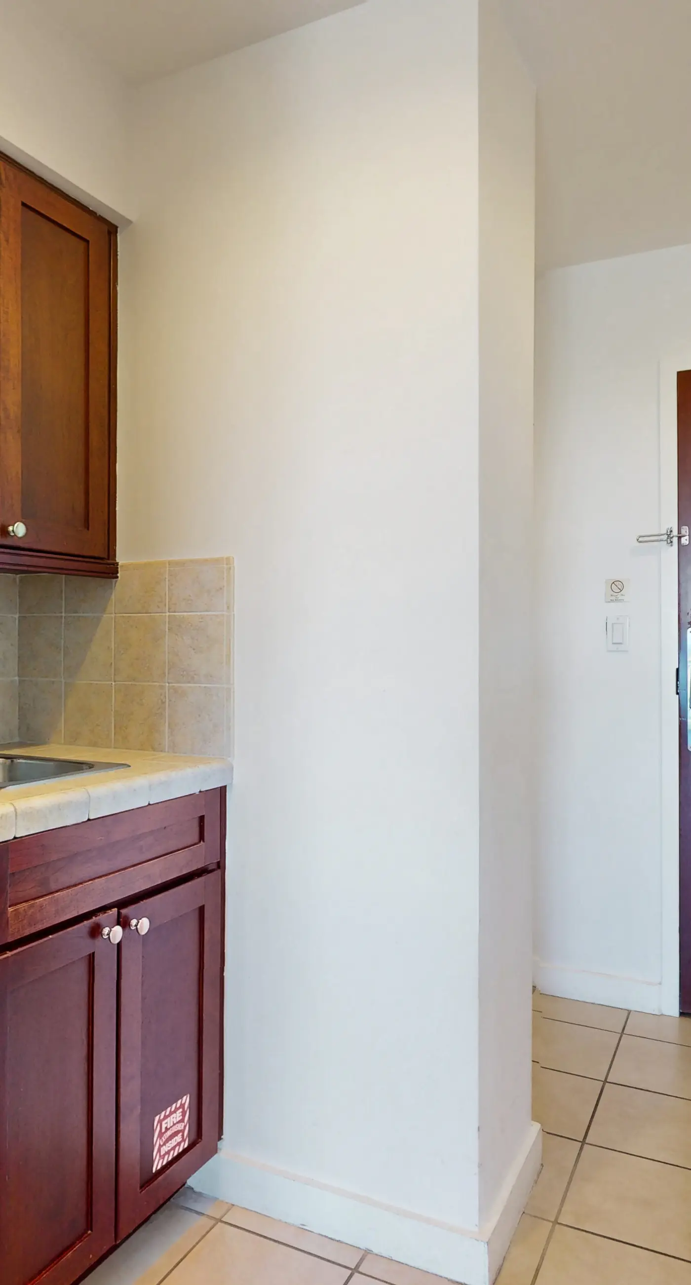 Luxurious condo near downtown, beach, & golf with pools & tennis