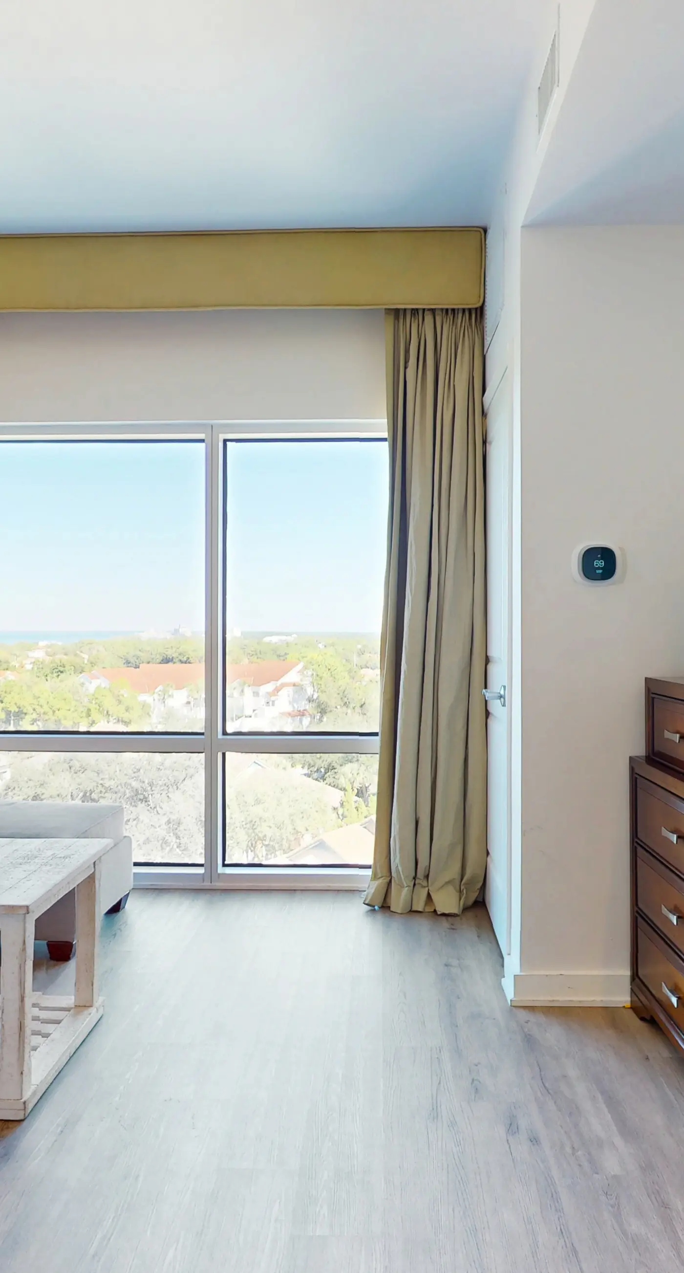 Luxurious condo near downtown, beach, & golf with pools & tennis