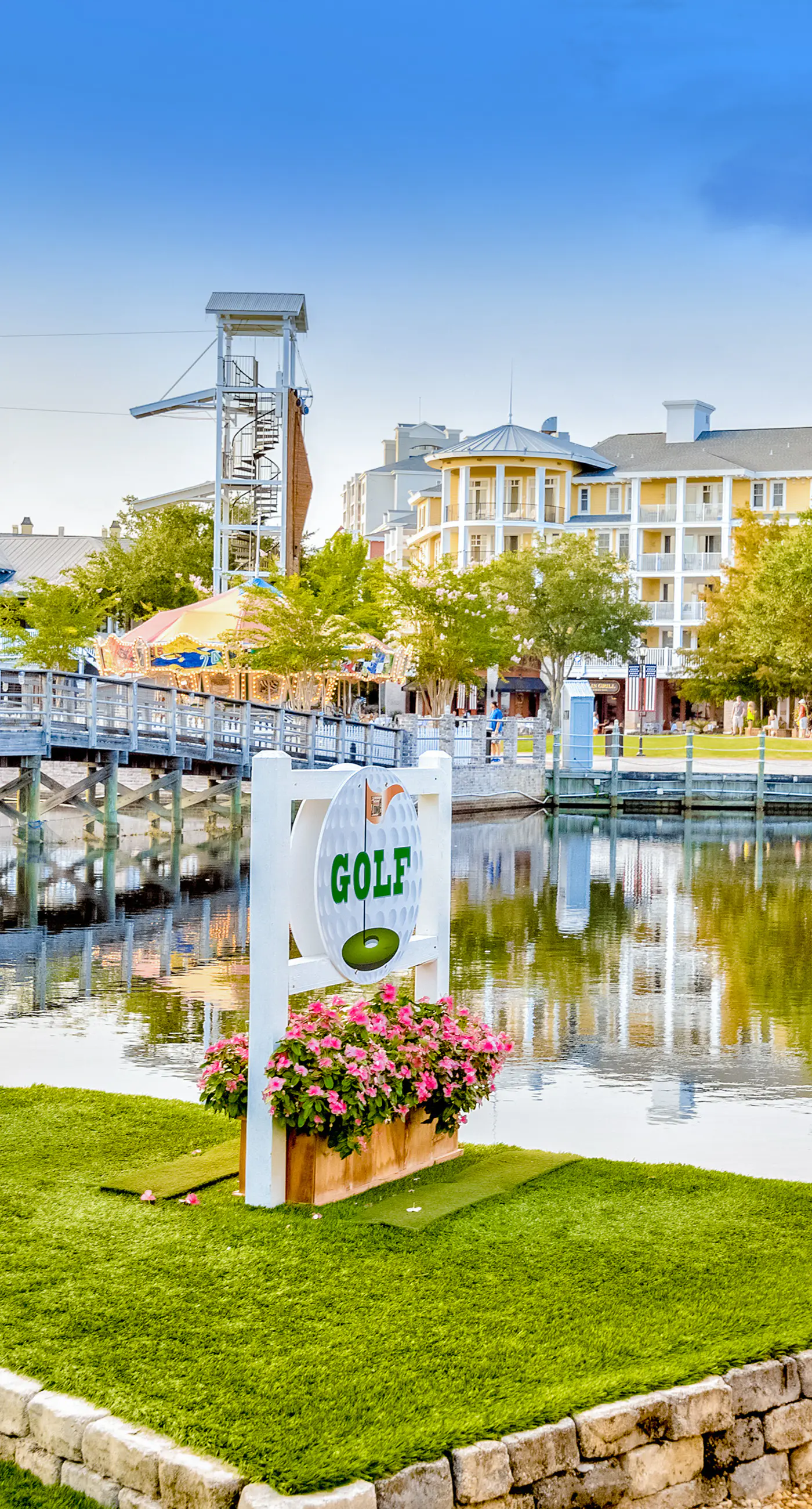 Luxurious condo near downtown, beach, & golf with pools & tennis