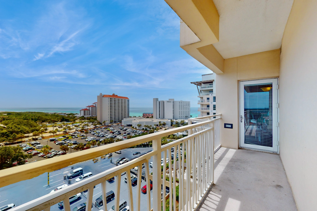 9th-floor condo with lagoon pool, hot tub & large balcony