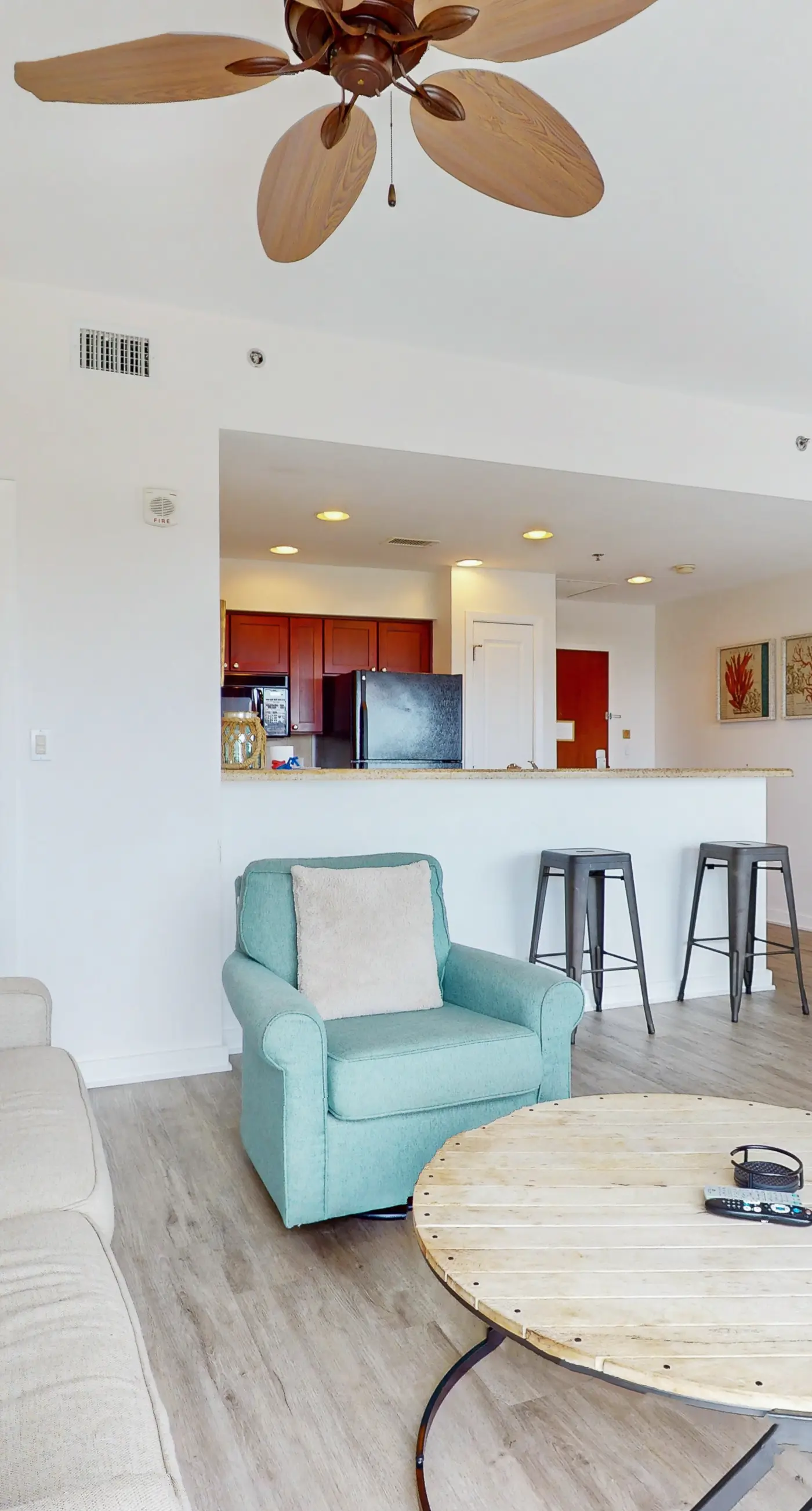 9th-floor condo with lagoon pool, hot tub & large balcony